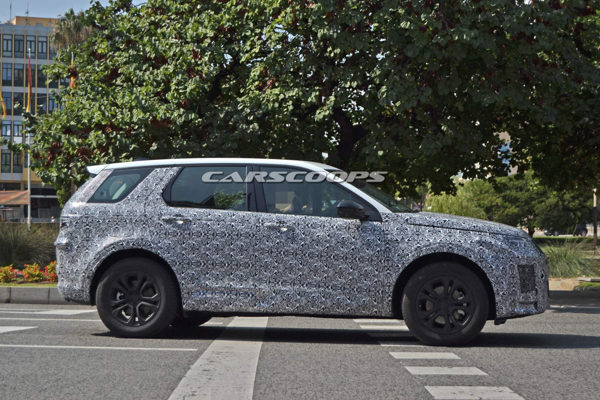 2020-Land-Rover-Discovery-Sport-spy-shots-6 Restyled 2020 Land Rover Discovery Sport Finally Reveals Itself