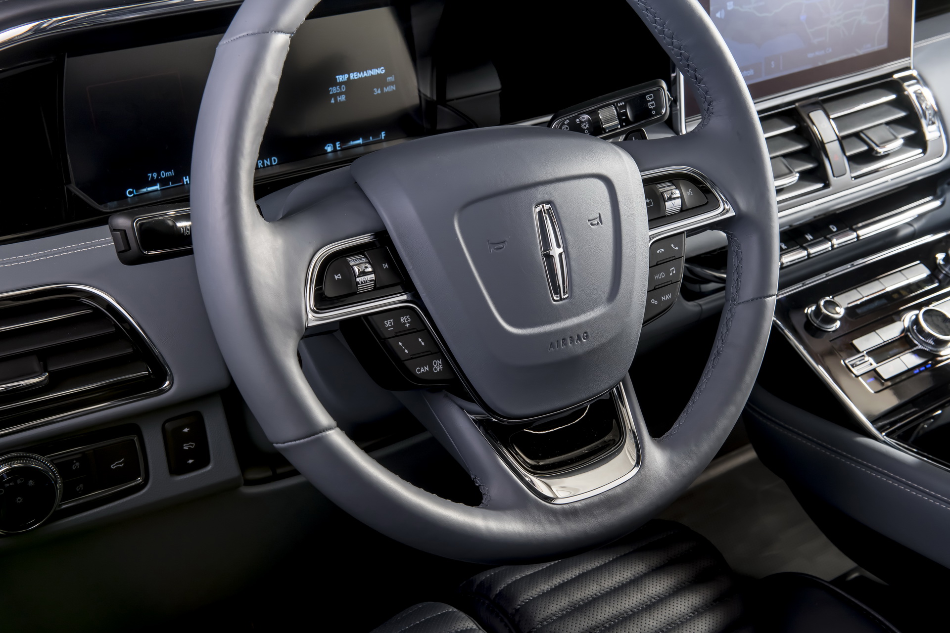 Lincoln-Navigator-Jay-Leno-02 Jay Leno’s Customized Lincoln Black Label Navigator Debuts At SEMA