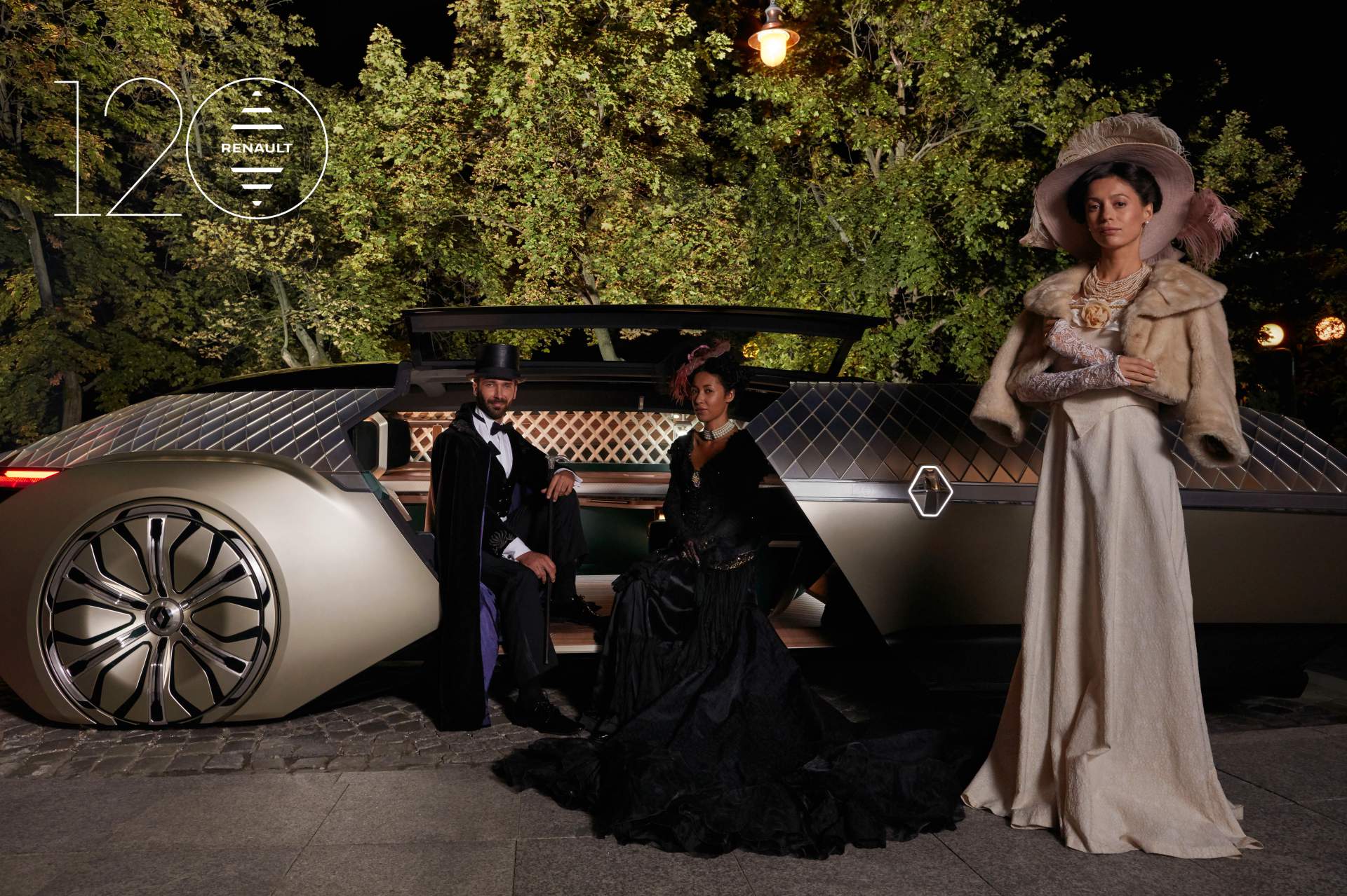 Renault EZ Ultimo Concept 18 Renault EZ-Ultimo Concept Envisions Self-Driving Luxury Lounge