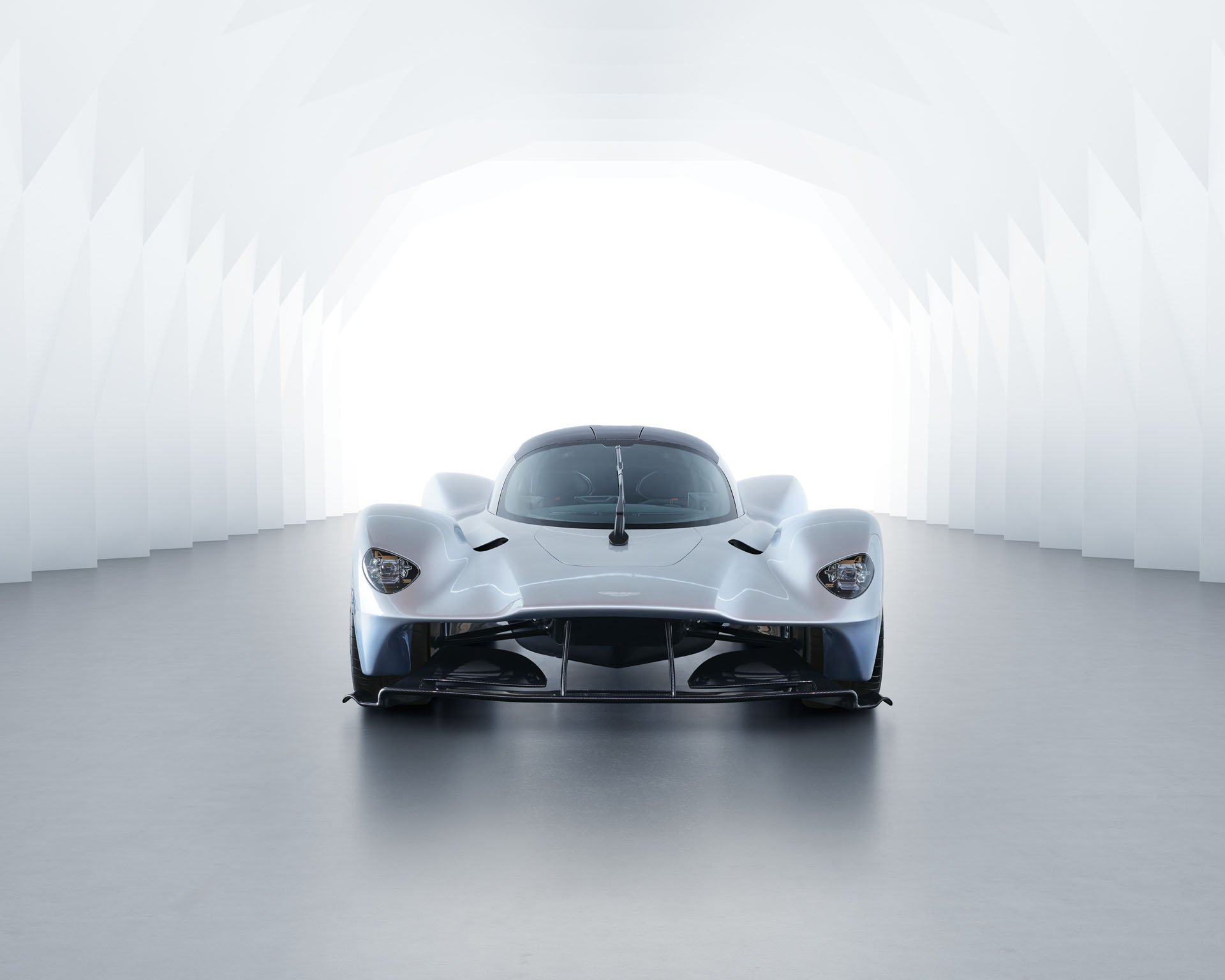 aston-martin-valkyrie-13 Aston Martin Gets Outside Help For The Valkyrie’s Composite Parts