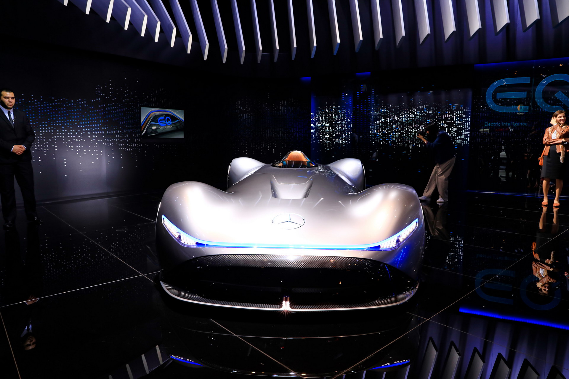 Mercedes B159 2018 Paris Auto Show Gallery: Mercedes-Benz