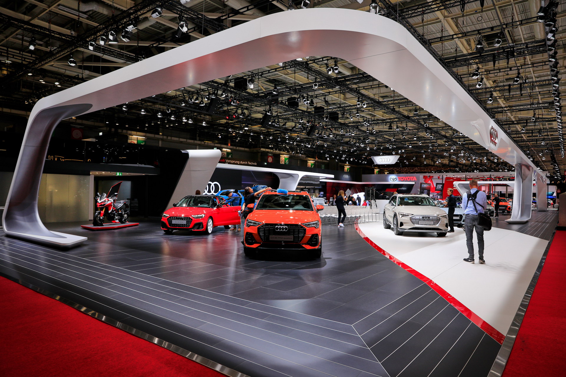 General 9 2018 Paris Auto Show Gallery: General Views