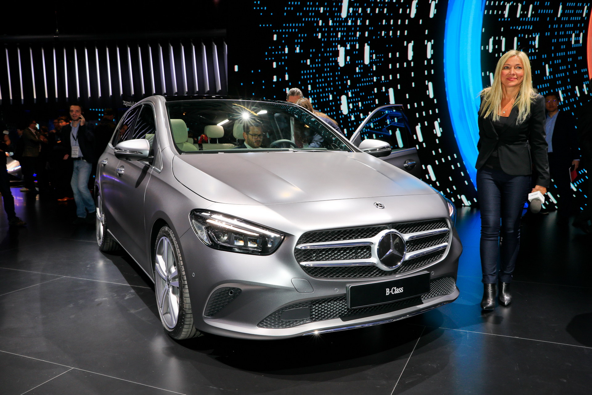 Mercedes B26 2018 Paris Auto Show Gallery: Mercedes-Benz