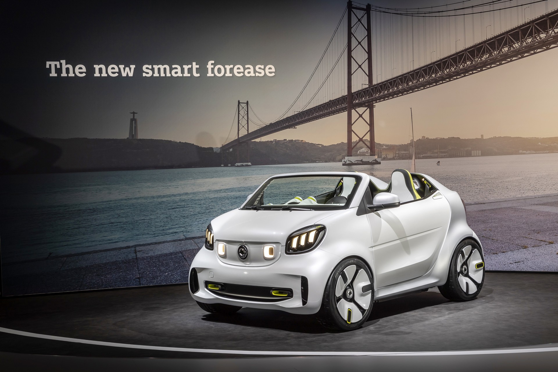 Smart-FourEase-5 Mercedes A35, GLE, EQC And Smart Forease Concept Debut In Paris