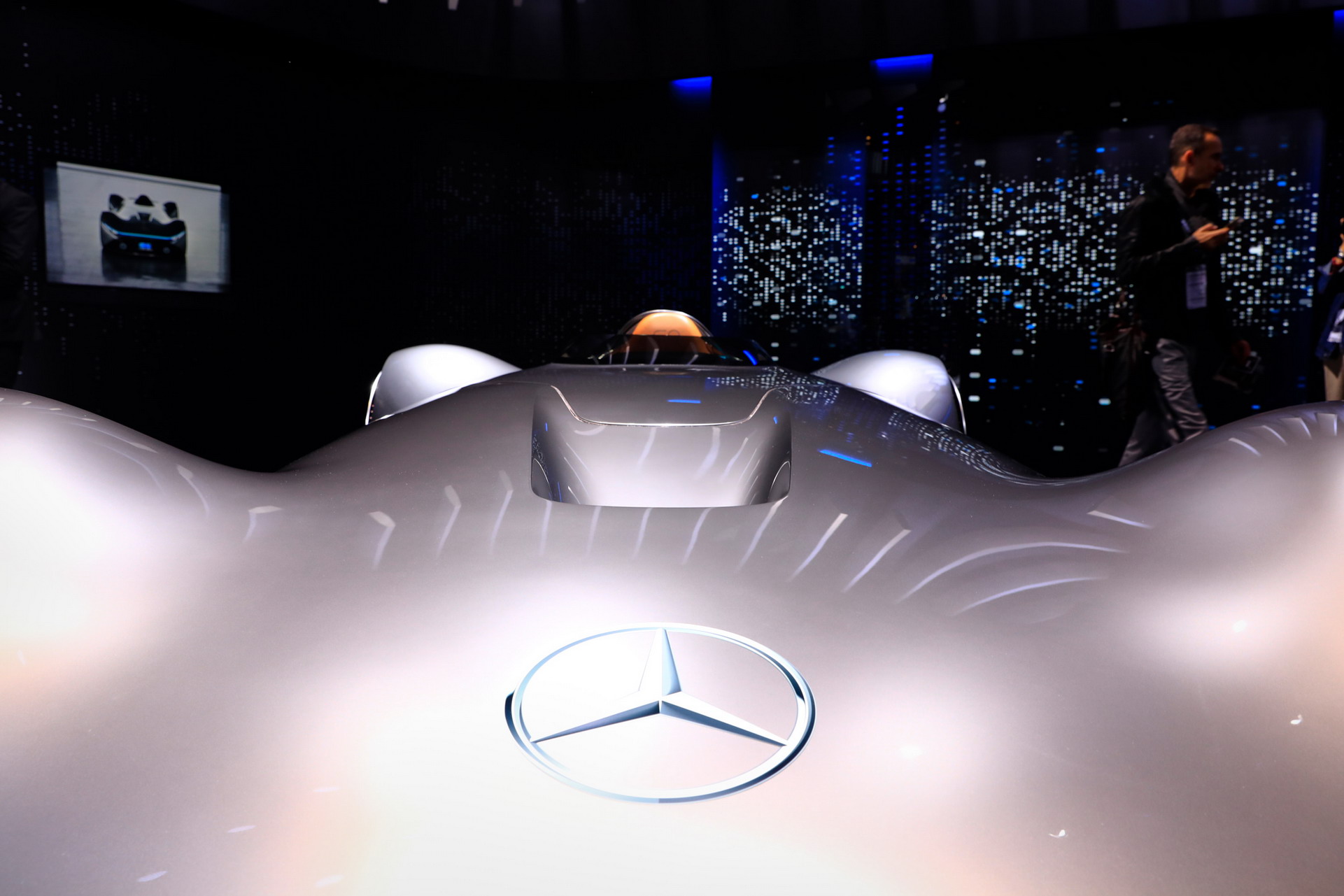 Mercedes B127 2018 Paris Auto Show Gallery: Mercedes-Benz