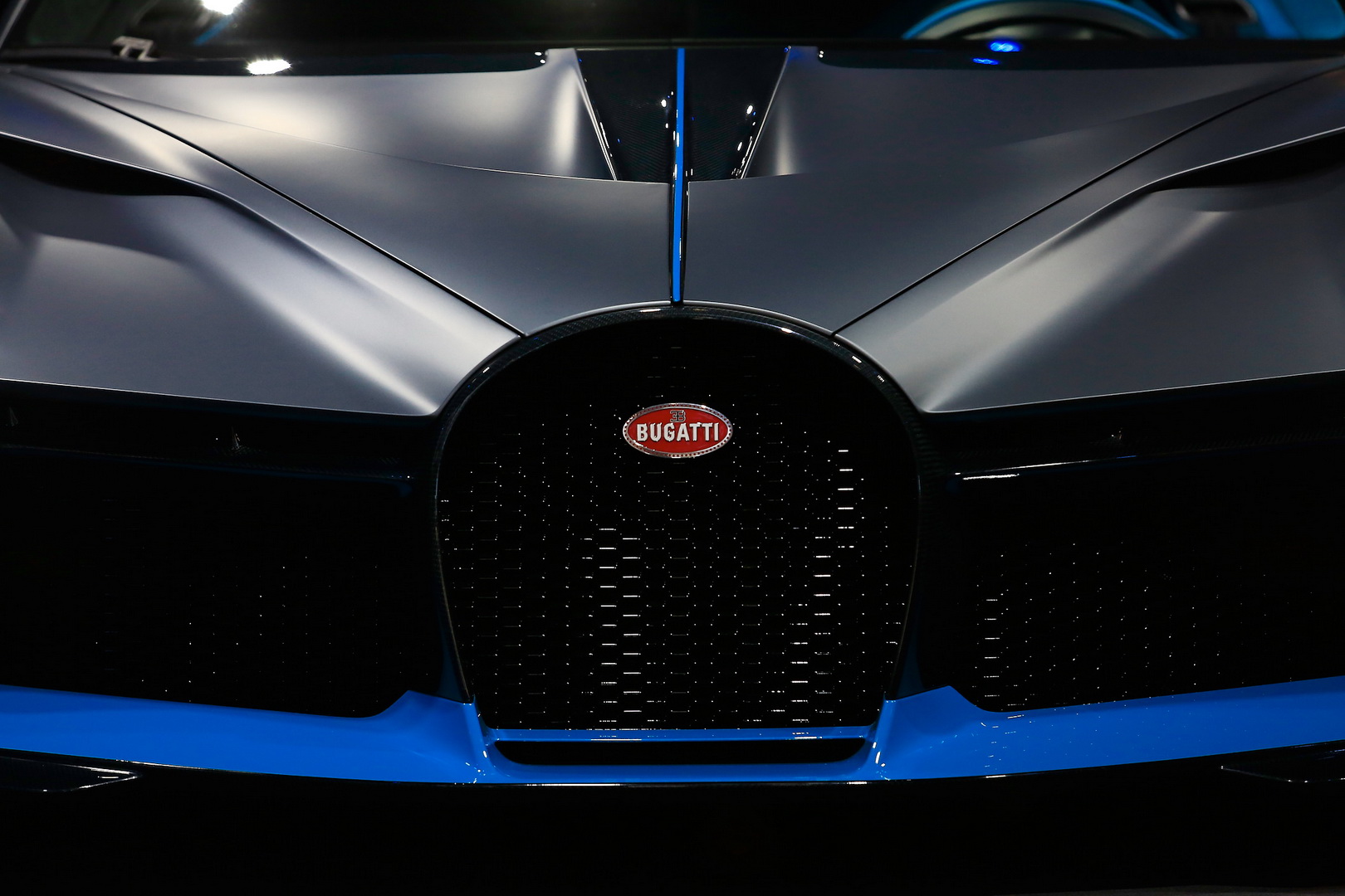 Bugatti Divo Bugatti Divo Looks Spectacular Under Any Light, Check It Out In 92 Images From Paris