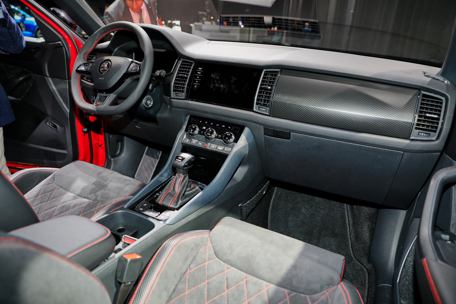 2019 skoda kodiaq rs livepics specs-21 New Skoda Kodiaq RS Makes Public Debut In Paris With Brand’s Most Powerful Diesel Ever