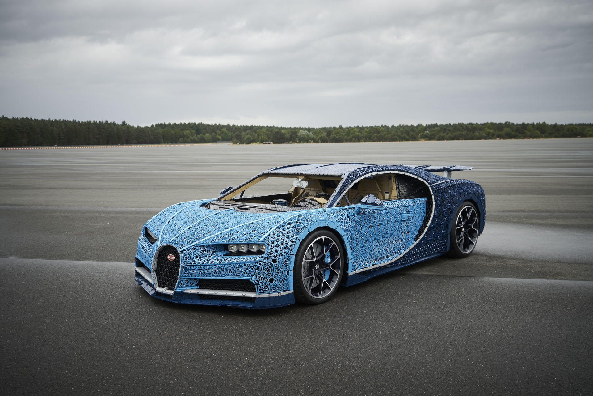 lego bugatti chiron paris livepics 12 Life-Size LEGO Bugatti Chiron Brings Wholesome 12 MPH Fun To Paris