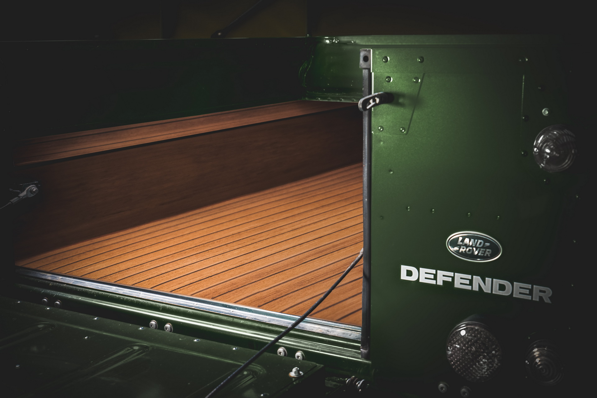 Land_Rover_Classic_Defender_Selfridges_04 One-Off Defender ‘Selfridges Edition’ Made Exclusively For Store’s Designer Room