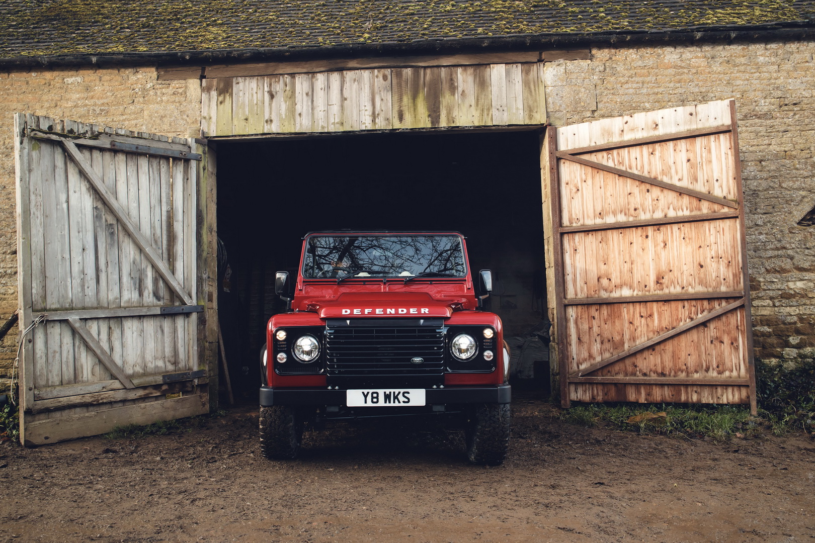 land rover defender 7 JLR Boss Says New Defender Is “Looking Forward”, Might Ditch Boxy Looks