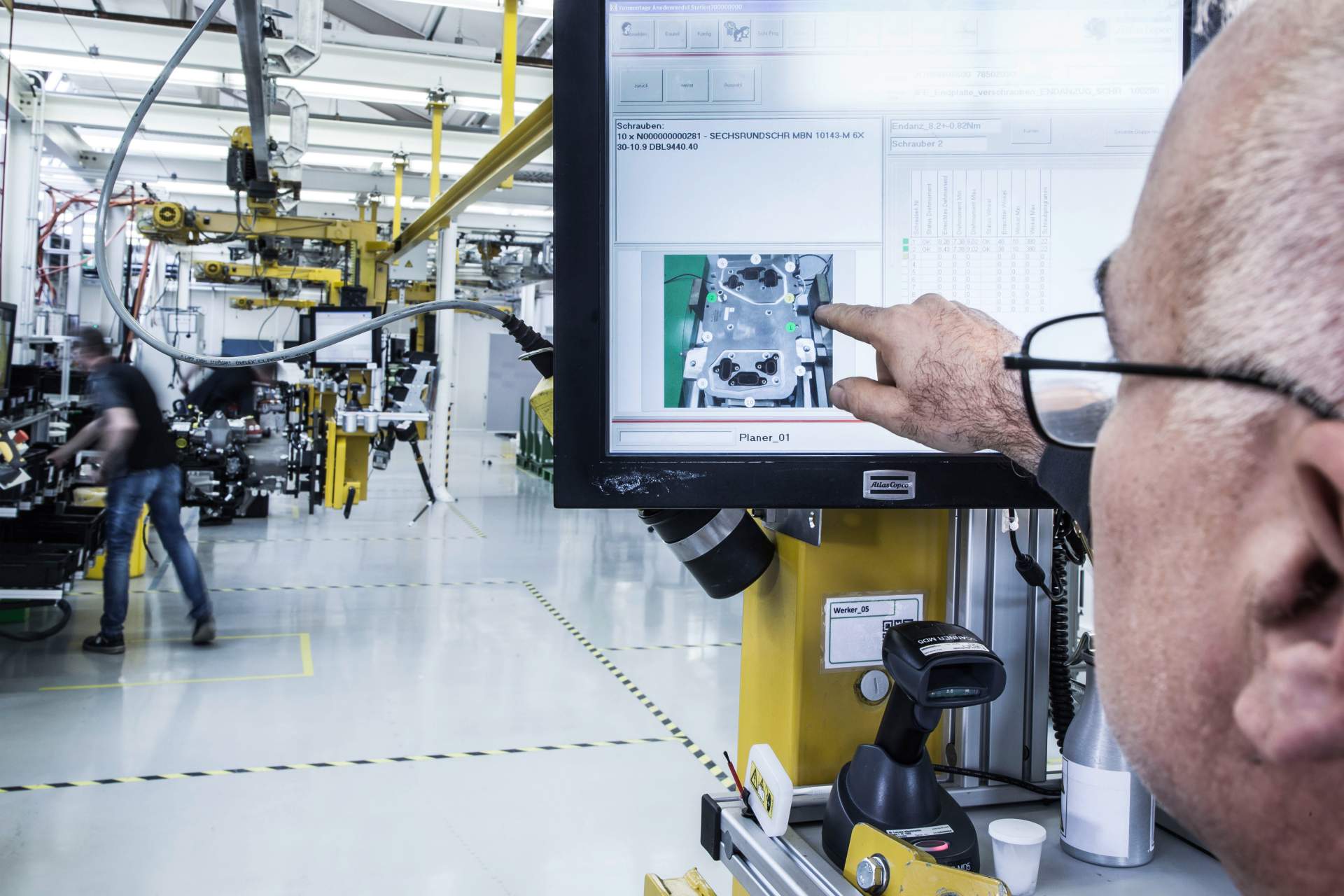 Hinter den Kulissen der Brennstoffzellen-Mobilität
Behind the scenes of fuel cell mobility Mercedes Drops Full Details On GLC F-Cell Before Deliveries Begin