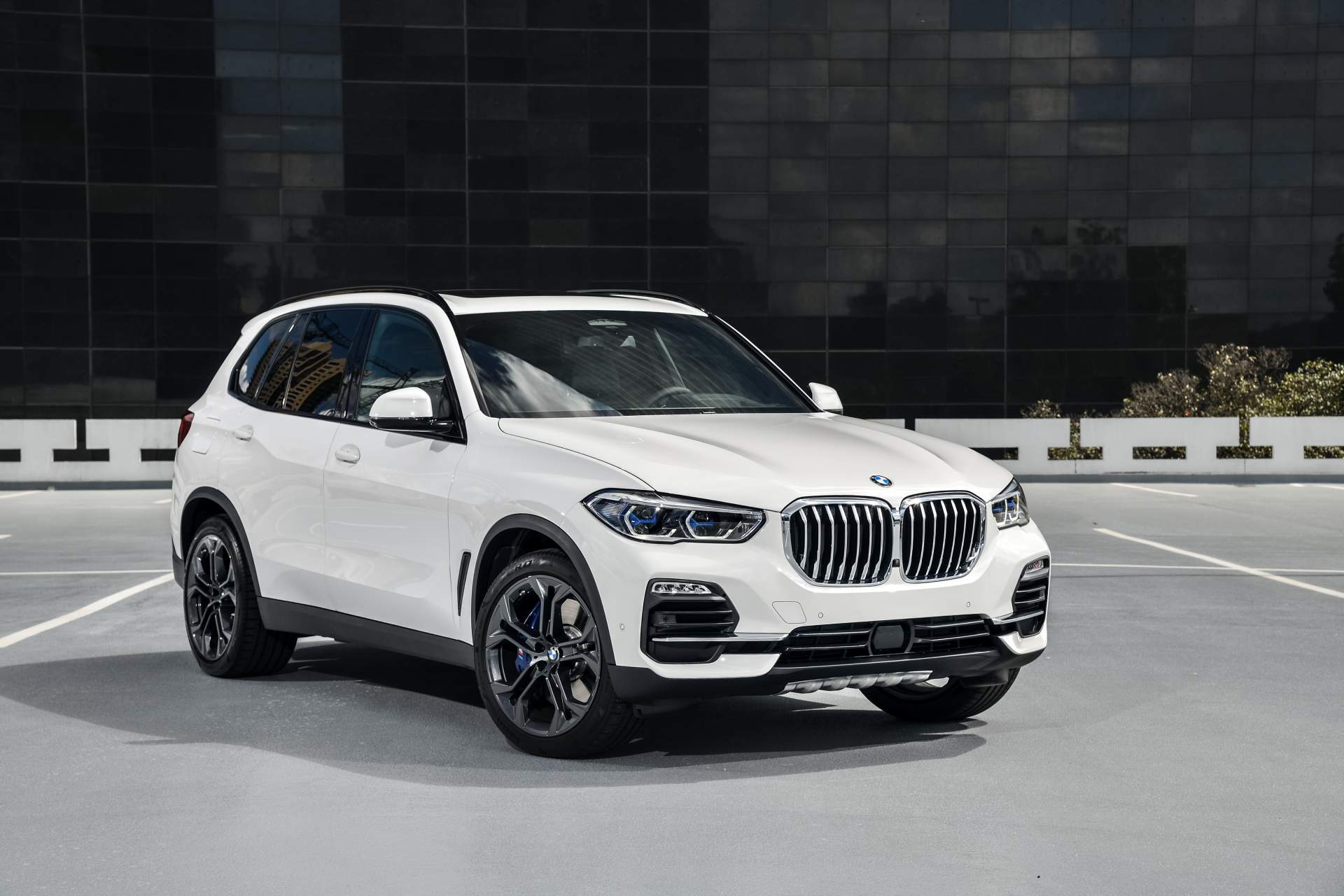 2019 BMW X5 2 Your 2019 BMW X5 Photo Gallery Is Here And It’s Huge