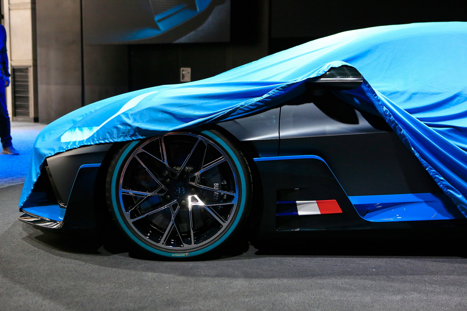 Bugatti Divo Bugatti Divo Looks Spectacular Under Any Light, Check It Out In 92 Images From Paris