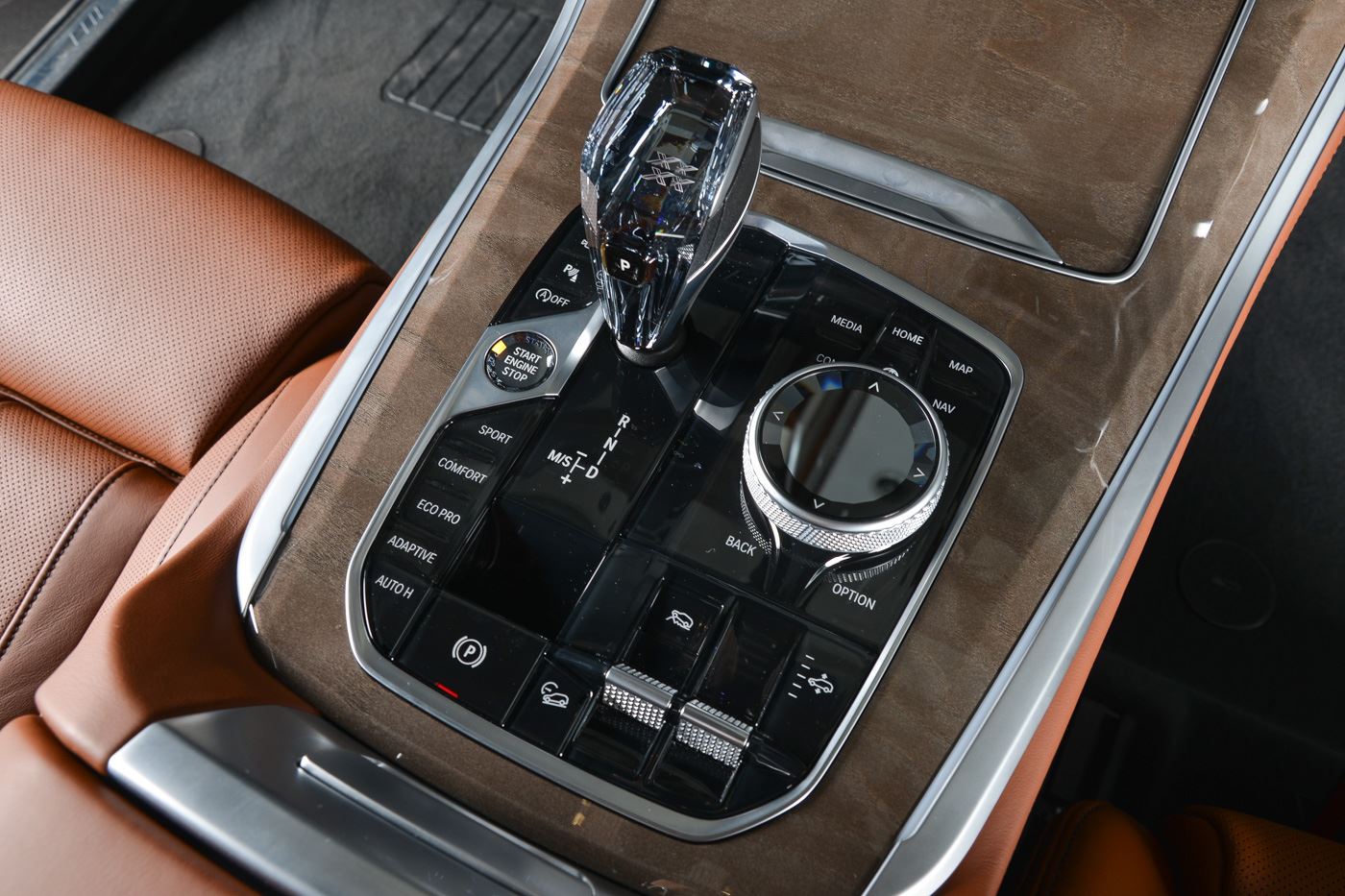 2019 bmw x5 on display abudhabi 14 New BMW X5 xDrive50i Looks Dashing In Phytonic Blue Metallic