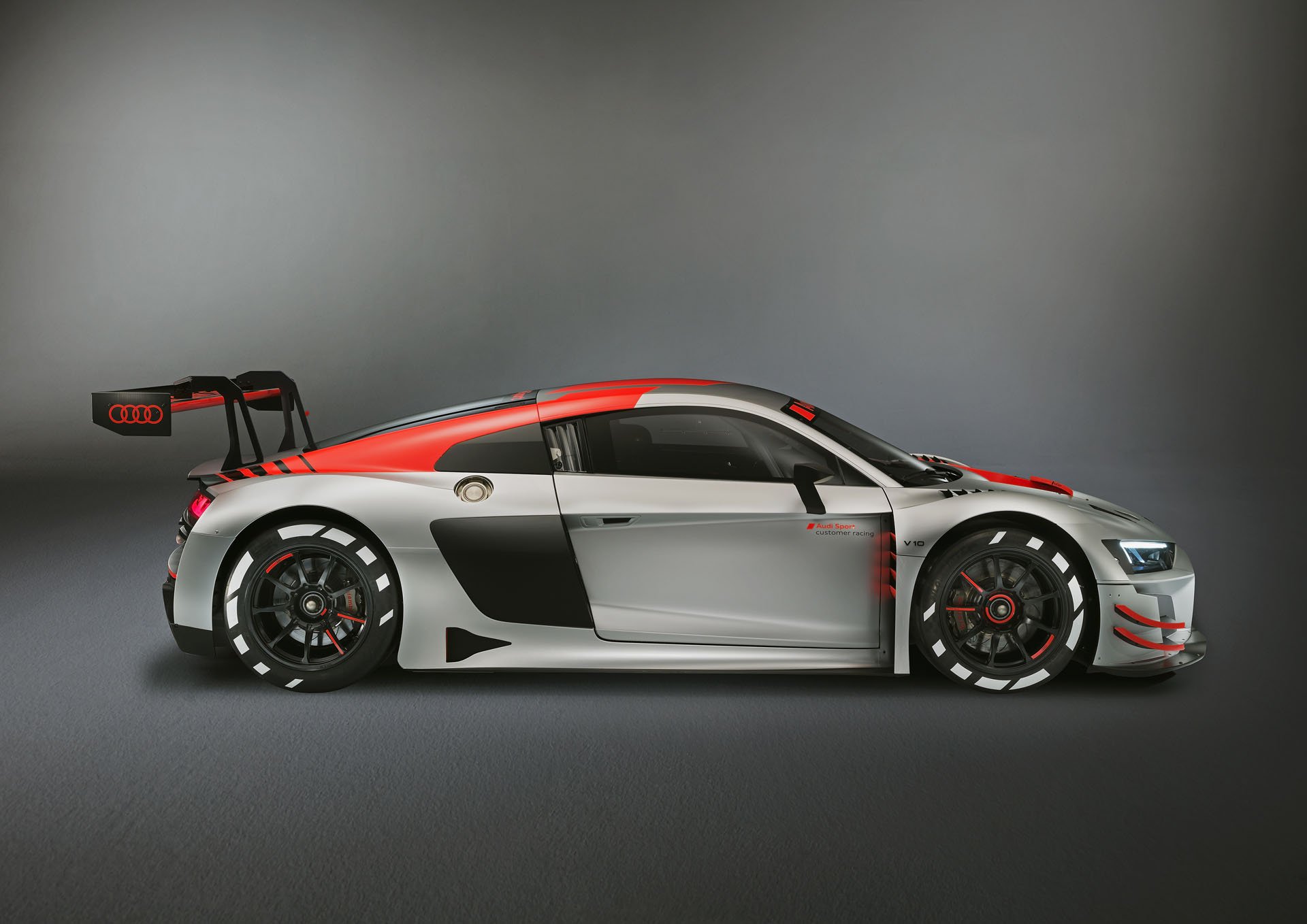 audi r8 lms paris live pics 11 New Audi R8 LMS Racer Gives Us A First Taste Of Upcoming R8 Facelift