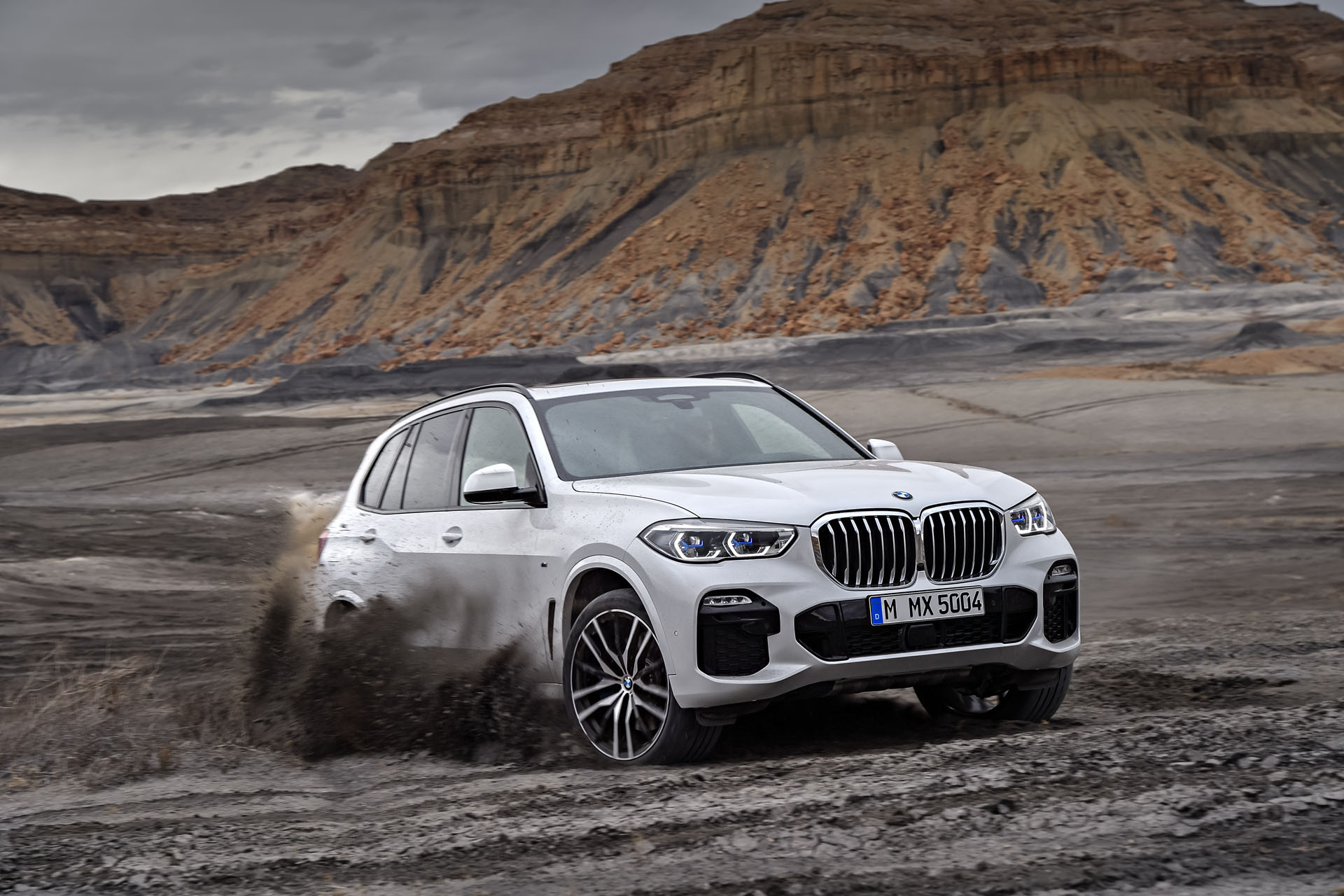 2019-bmw-x5-06 2019 BMW X5 Arrives In Paris Bigger And Better Than Ever