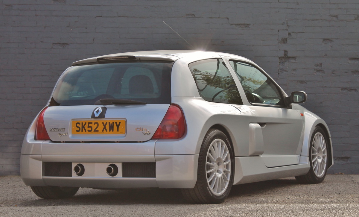 2002 renault clio v6 5 RWD Renault Clio V6 Is The Weirdest Hot Hatch You’ll Ever See