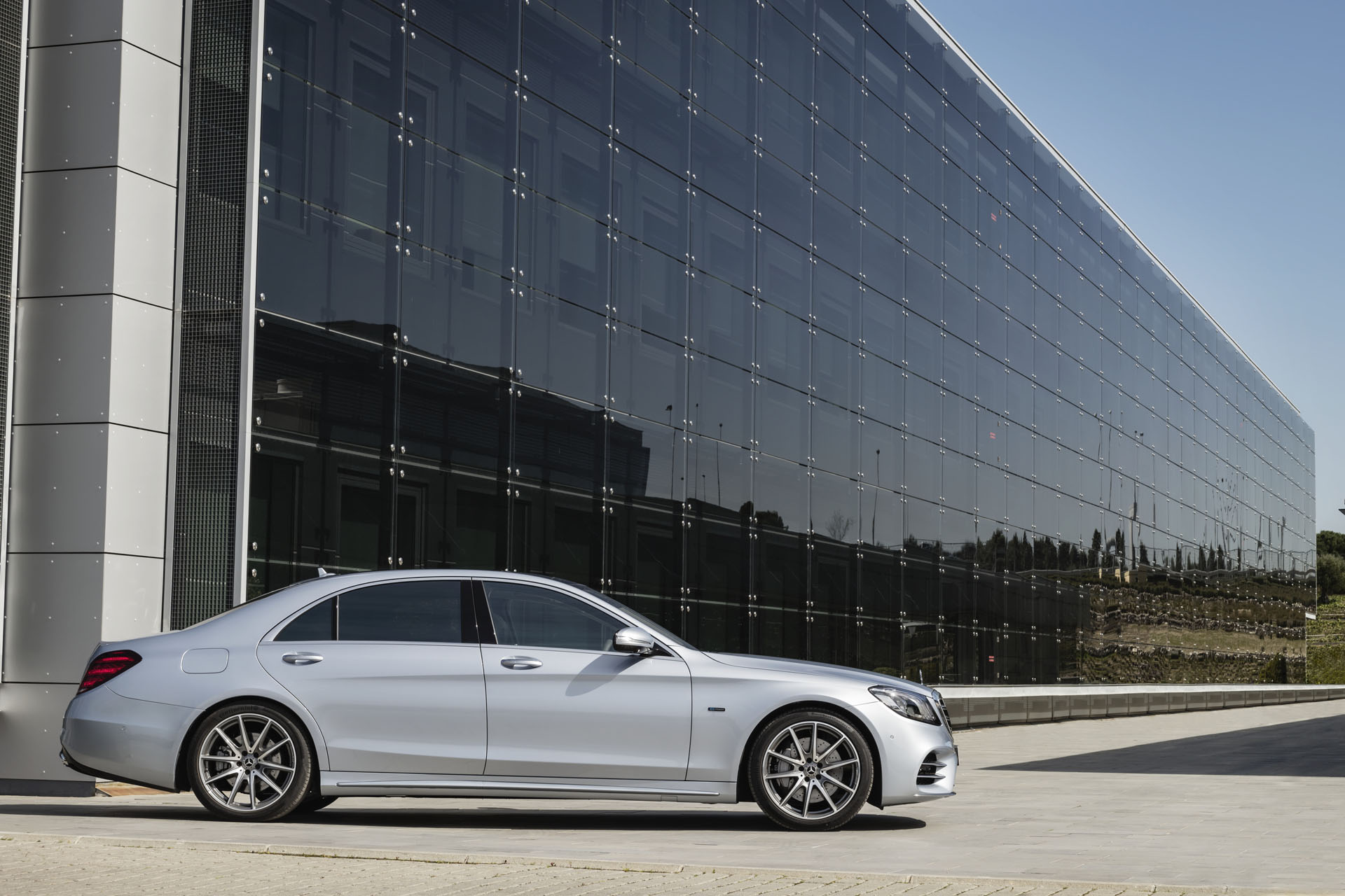 EQ Power: Neuer Plug-in-Hybrid Mercedes-Benz S 560 e: Mehr Leistung, mehr Reichweite Mercedes S560e PHEV Launches With 476 HP, 31 Miles Of Electric Range