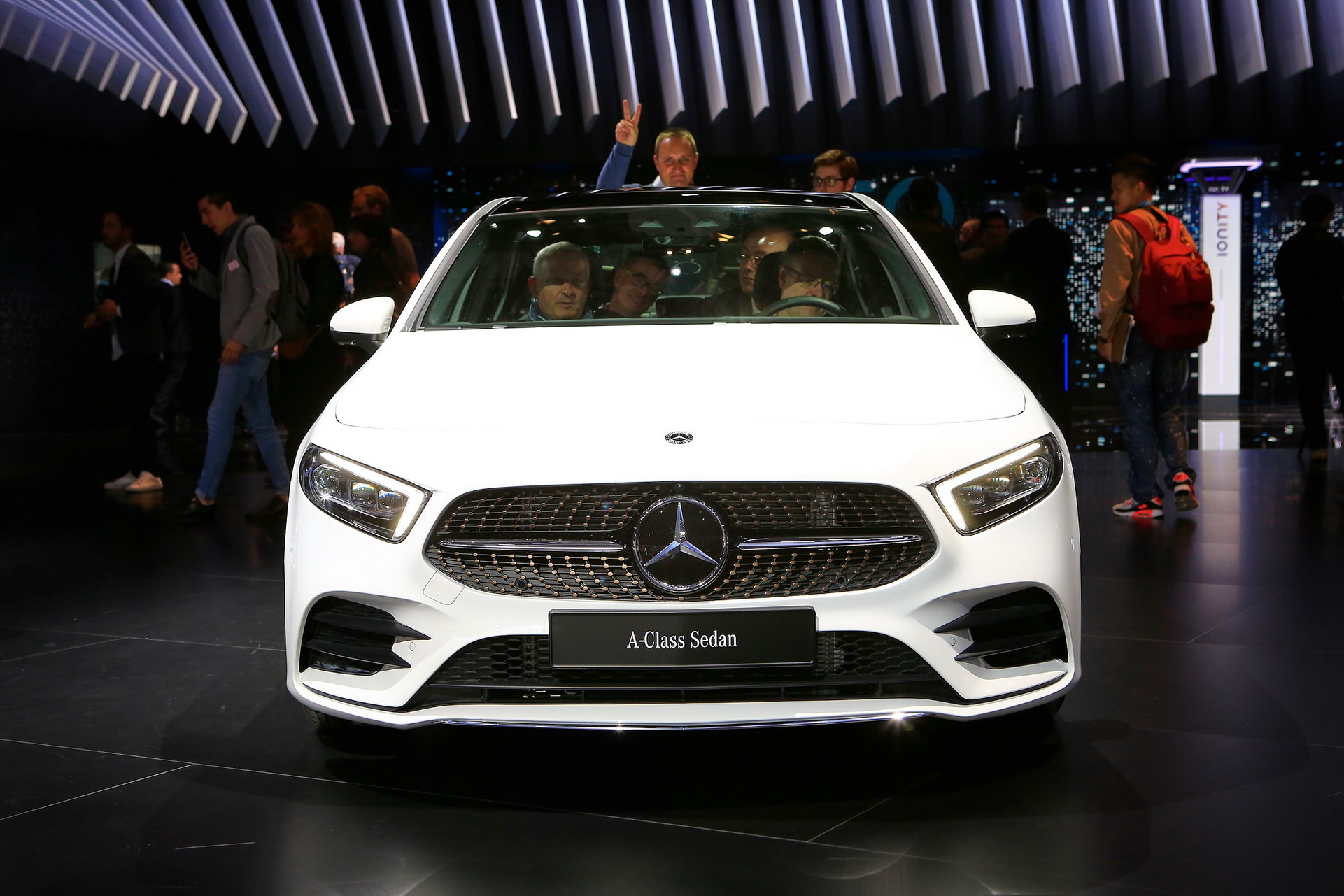 Mercedes B1 2018 Paris Auto Show Gallery: Mercedes-Benz