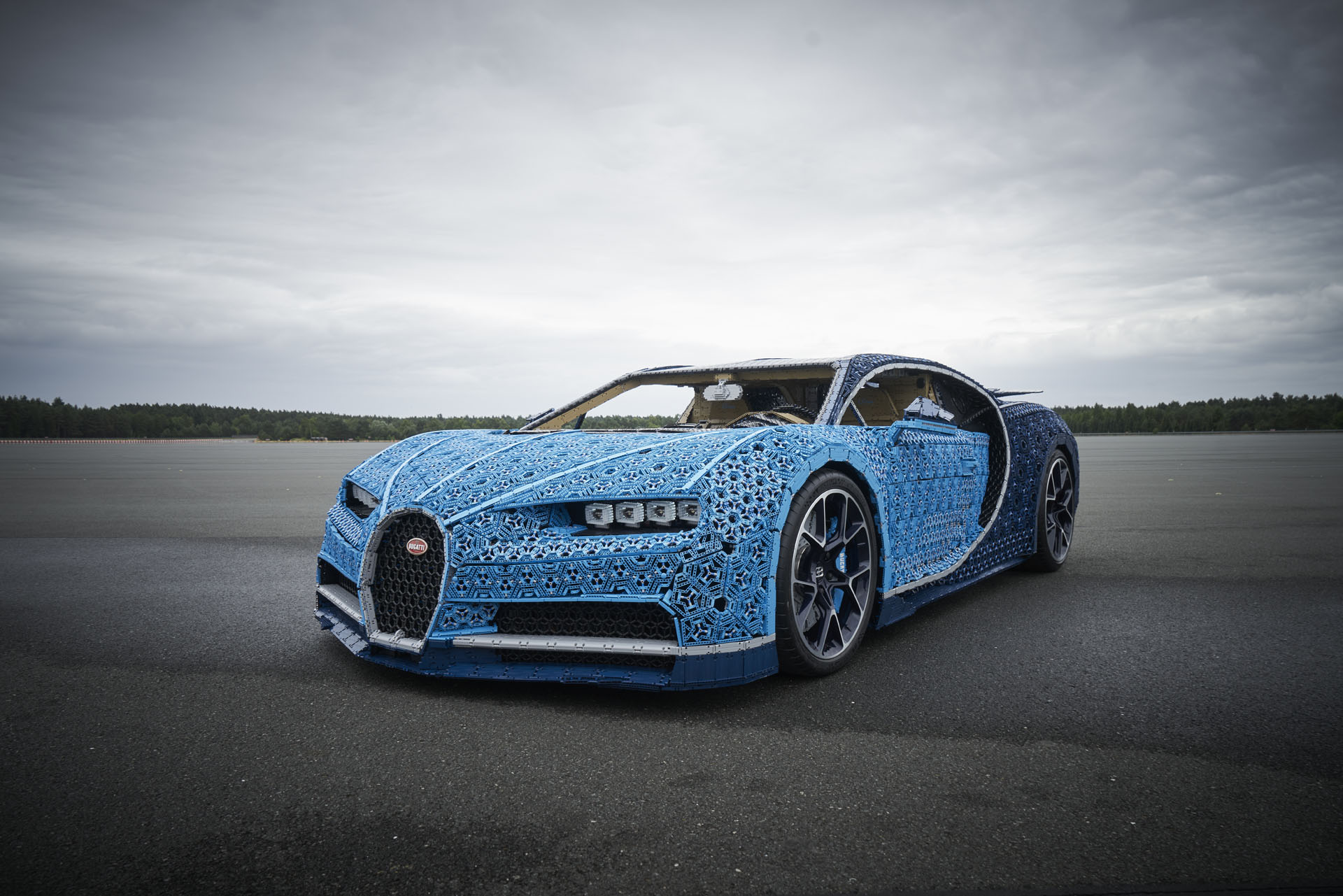 lego bugatti chiron paris livepics 18 Life-Size LEGO Bugatti Chiron Brings Wholesome 12 MPH Fun To Paris