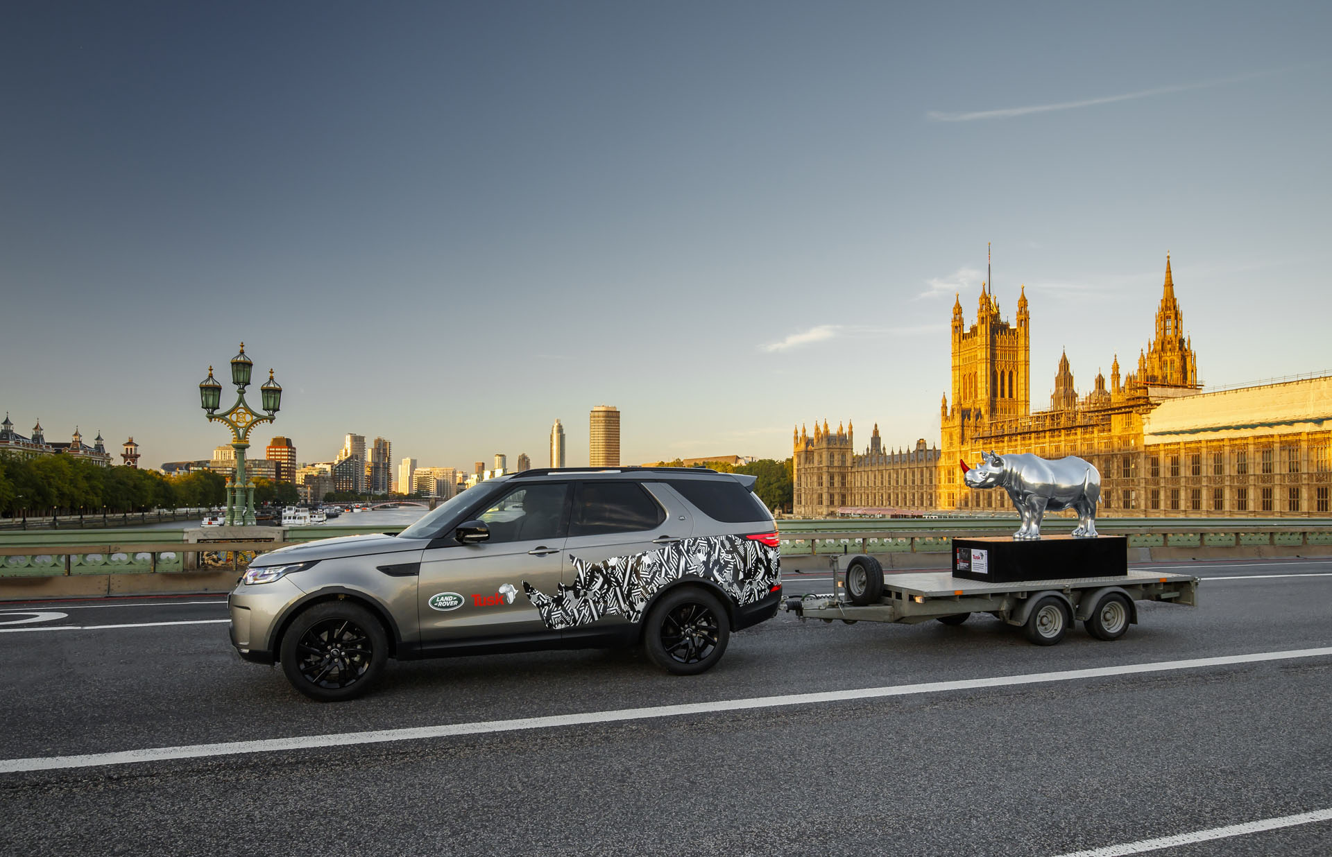 land-rover-rhino-sculpture-06 Land Rover’s Latest Helped Raise $800k – And It Doesn’t Even Have Wheels
