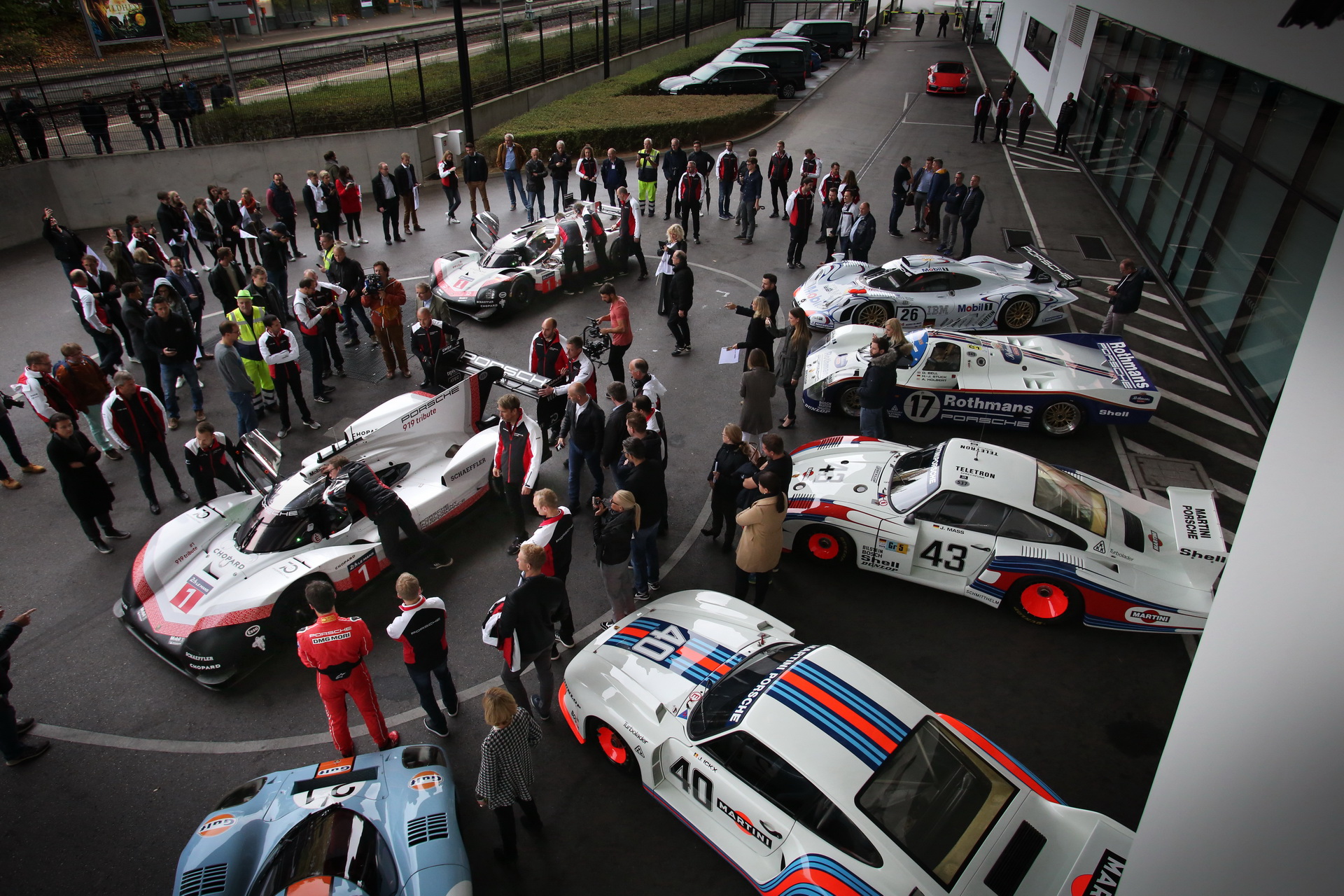 Porsche-919-Final-Drive-01 Le Mans-Winning 919 Hybrid Driven On Public Roads To Its Retirement At The Porsche Museum