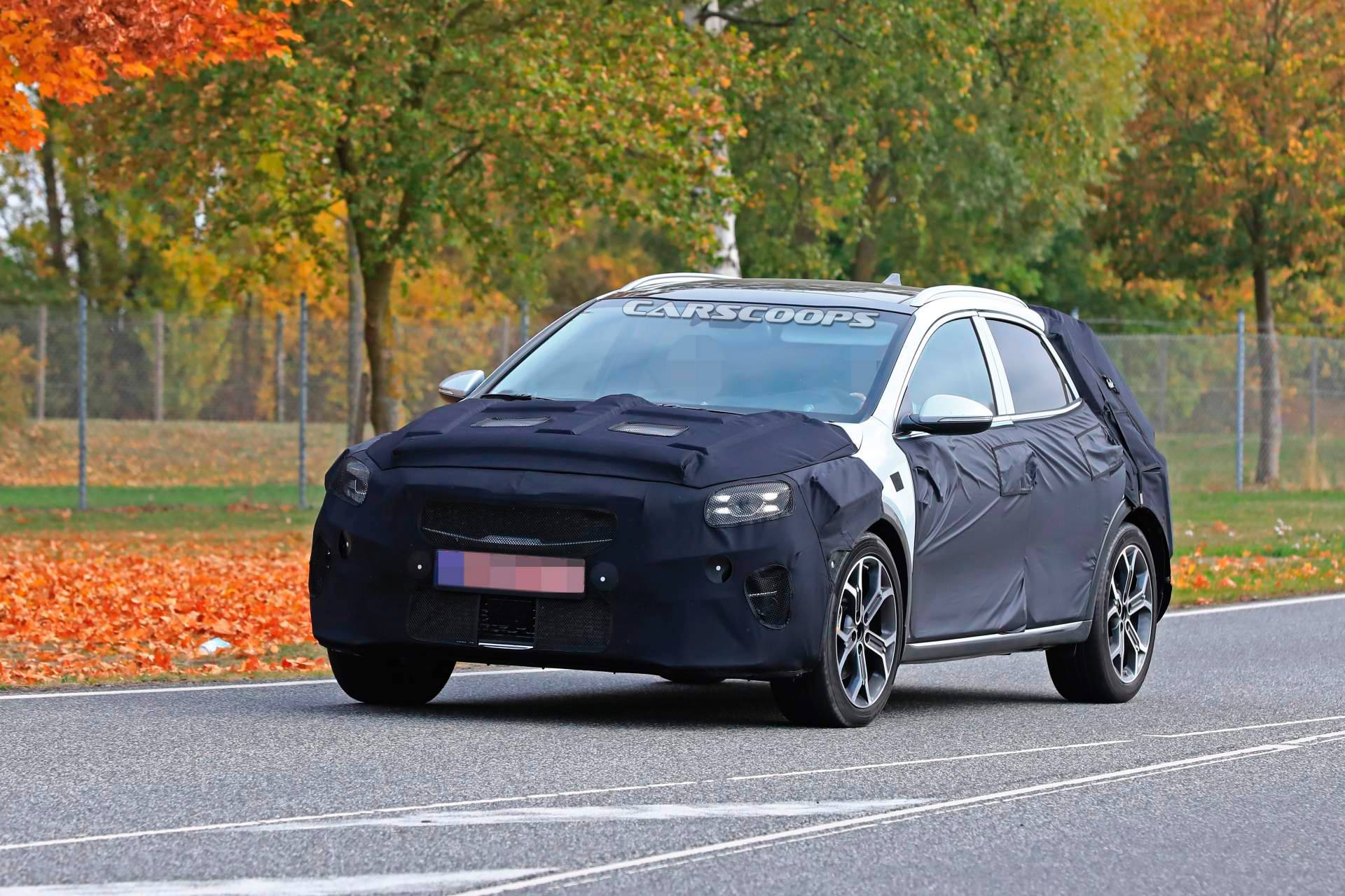 2010 Kia Ceed SUV spy shots 3 2020 Kia XCeed Crossover Spied Testing Against VW T-Roc