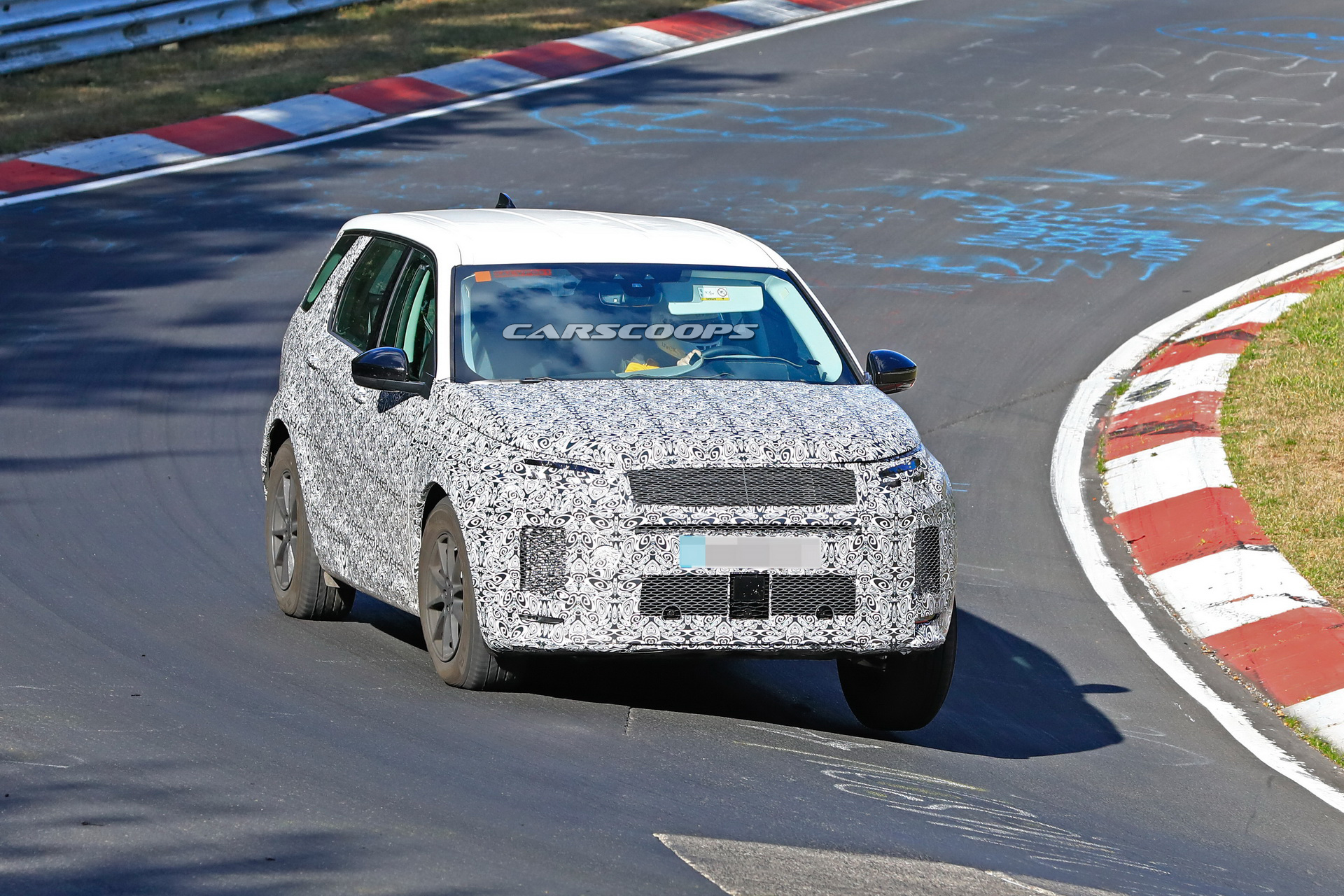 2020 land rover discovery sport facelift spy 3 Land Rover Out Honing Facelifted Discovery Sport On The Track