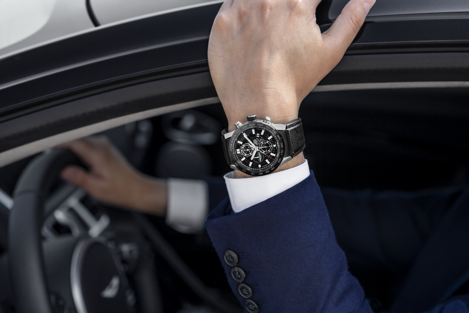 tag heuer carrera calibre heuer 01 aston martin special edition 4 Match Your Aston Martin With Tag Heuer’s New Chronograph