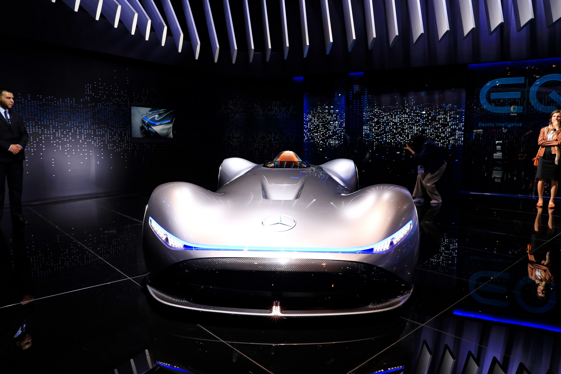 Mercedes B128 2018 Paris Auto Show Gallery: Mercedes-Benz