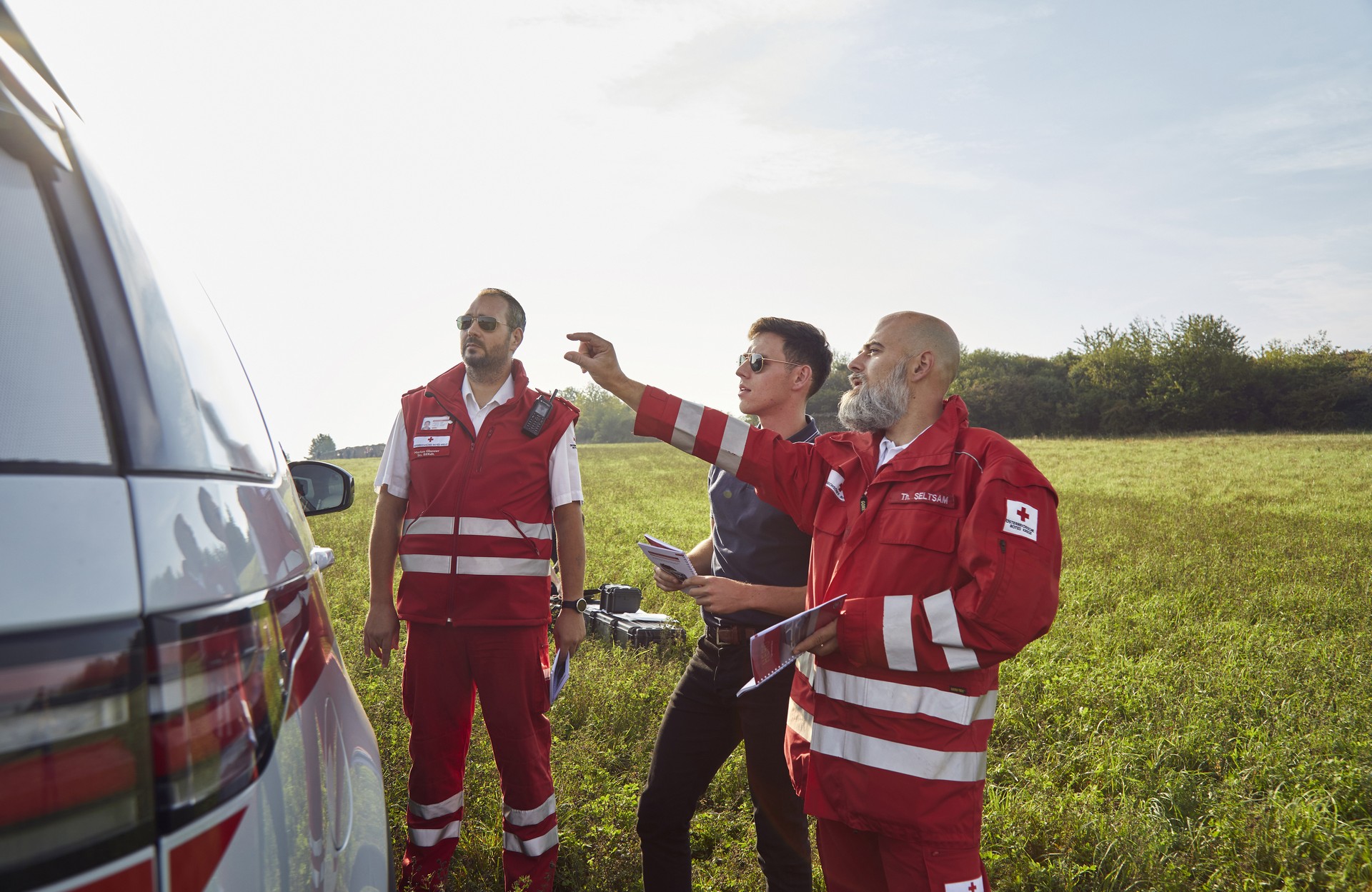 Land Rover Discovery Emergency Response Vehicle-1 Land Rover SVO Builds A One-Off Discovery Emergency Vehicle Complete With A Drone