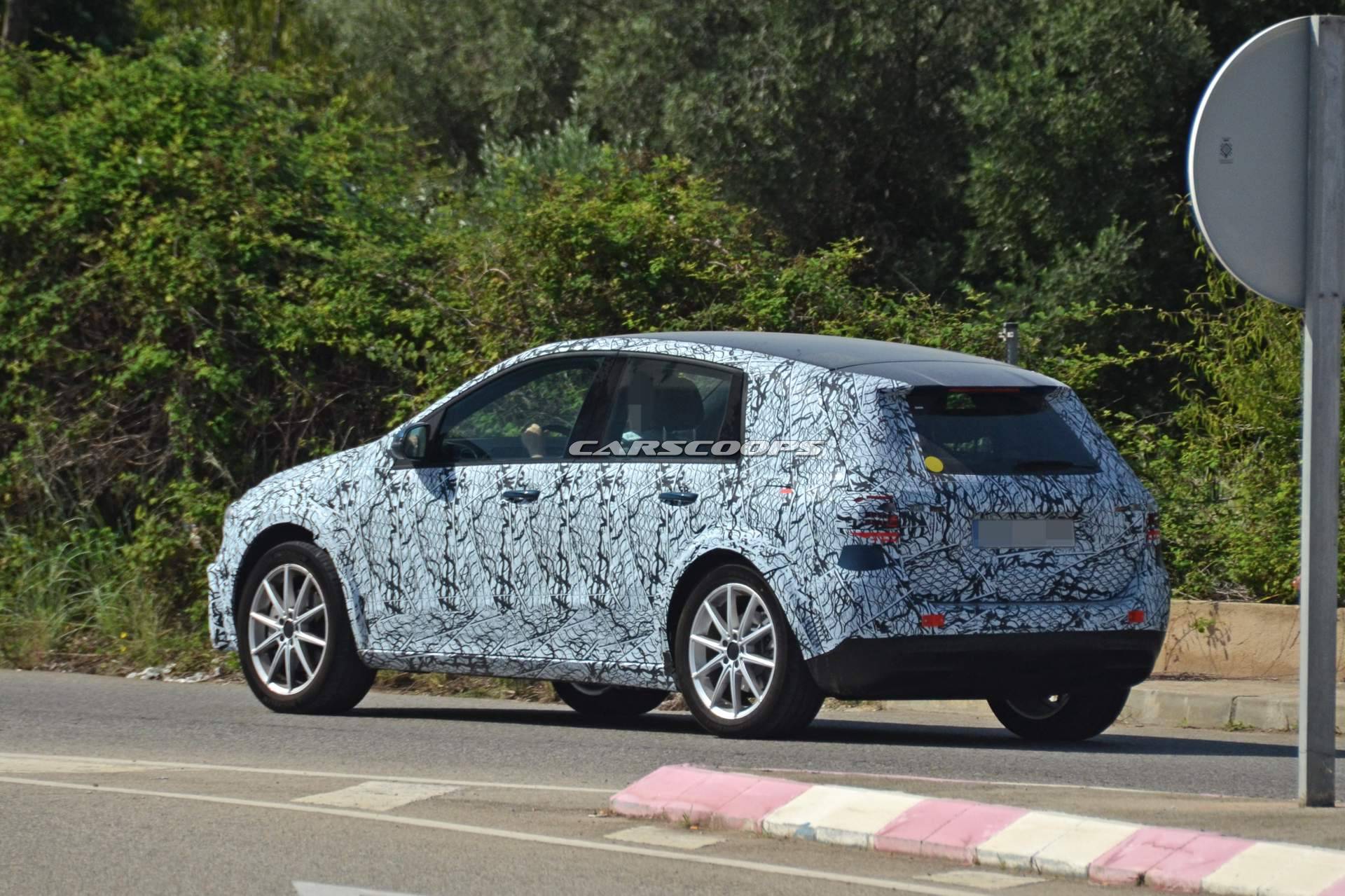 Mercedes-EQ-B-test-mule-spy-shots-21 Is This B-Class Actually A Test Mule For Mercedes’ EQB Electric SUV?