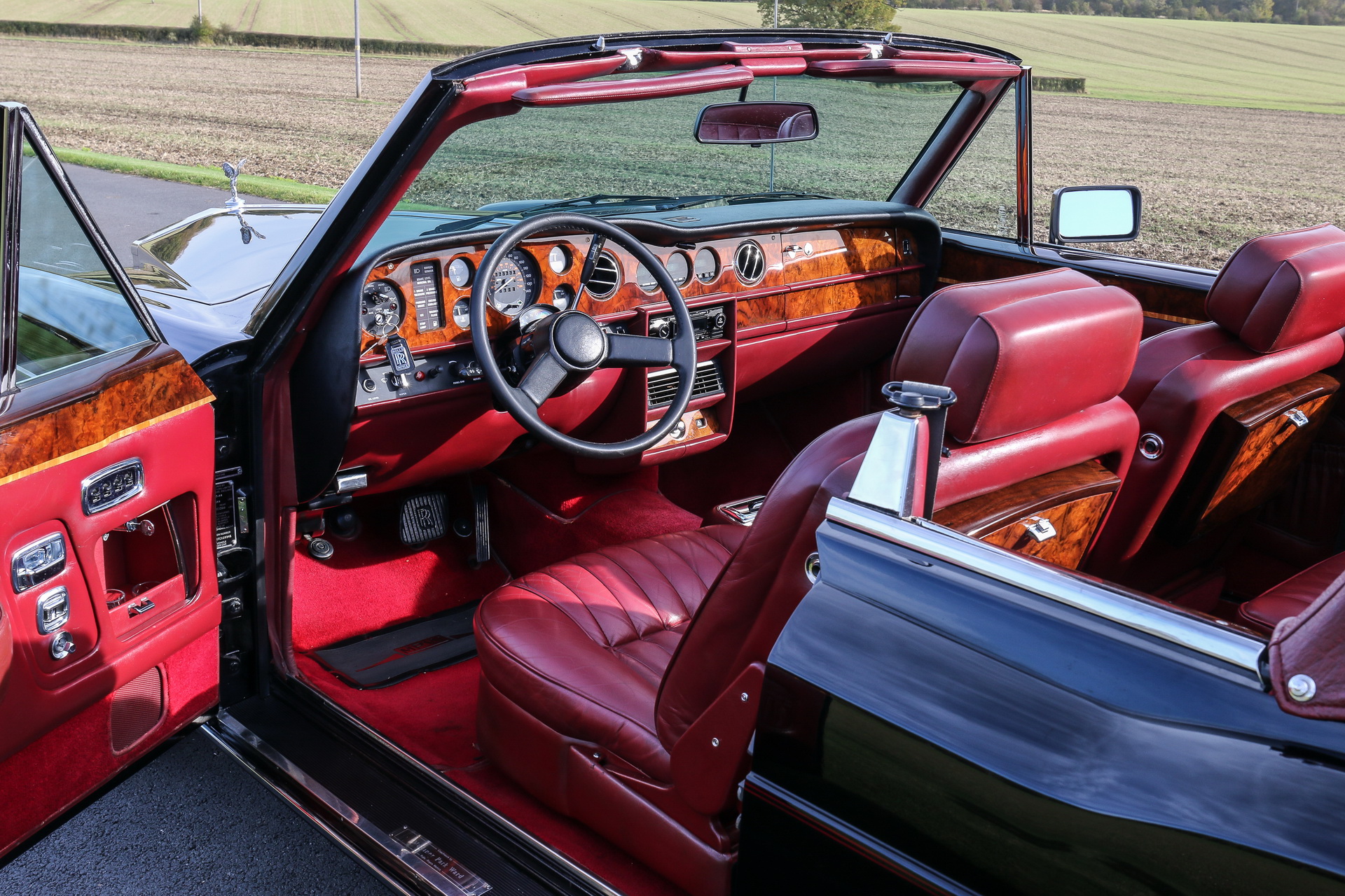 rolls royce corniche sinatra auction 2 Frank Sinatra’s 1984 Rolls-Royce Corniche Convertible Getting Auctioned Off