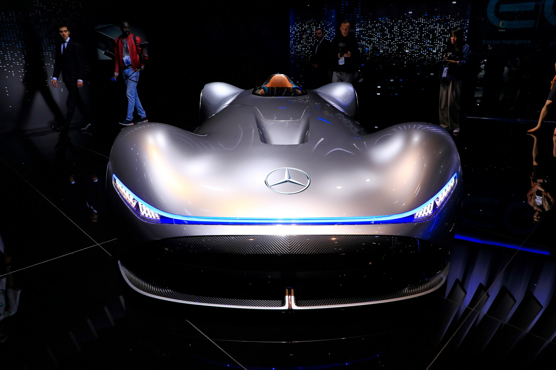 Mercedes B142 2018 Paris Auto Show Gallery: Mercedes-Benz