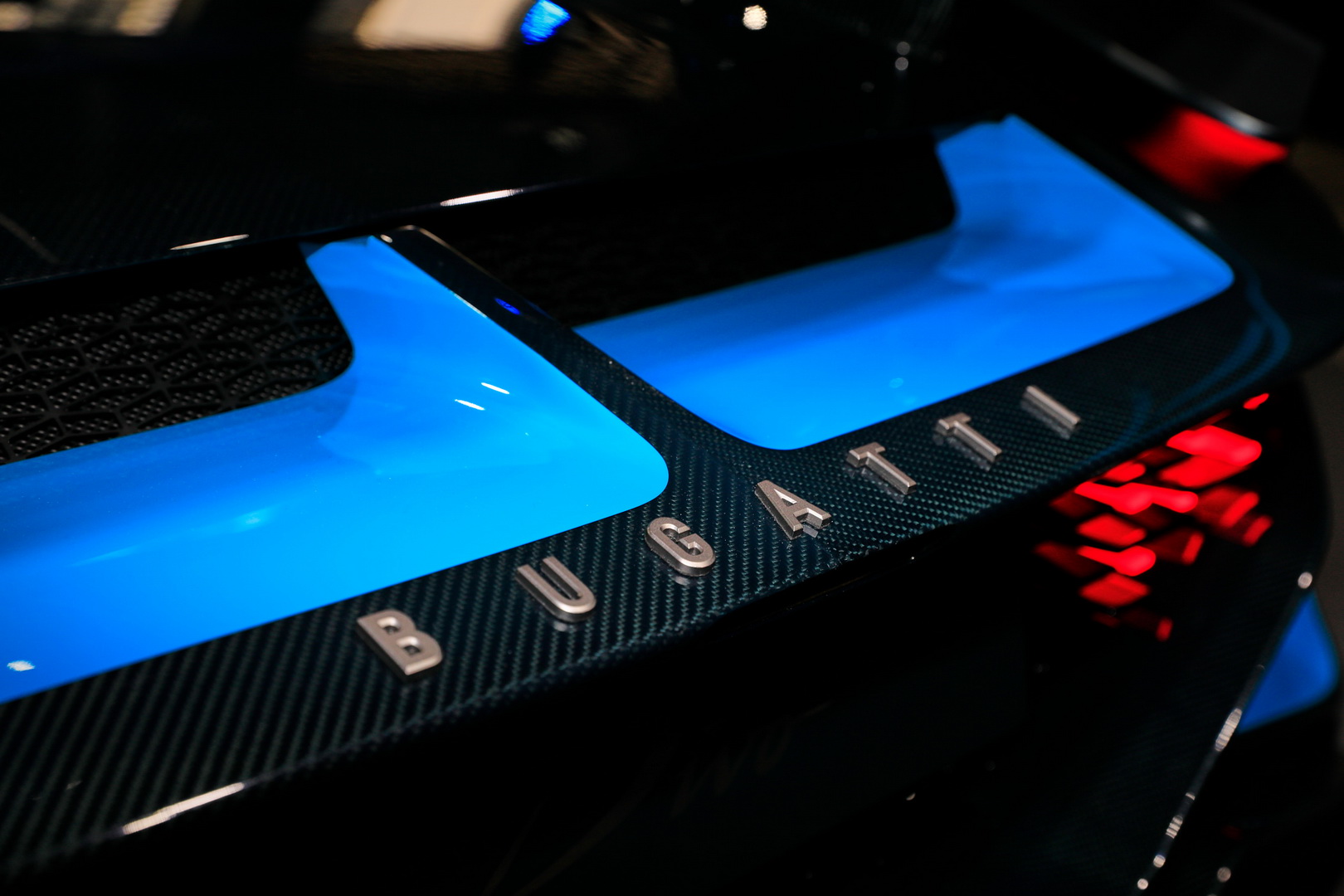 Bugatti Divo Bugatti Divo Looks Spectacular Under Any Light, Check It Out In 92 Images From Paris