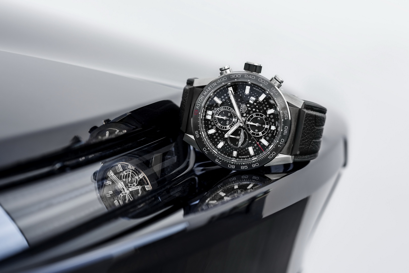 tag heuer carrera calibre heuer 01 aston martin special edition 3 Match Your Aston Martin With Tag Heuer’s New Chronograph