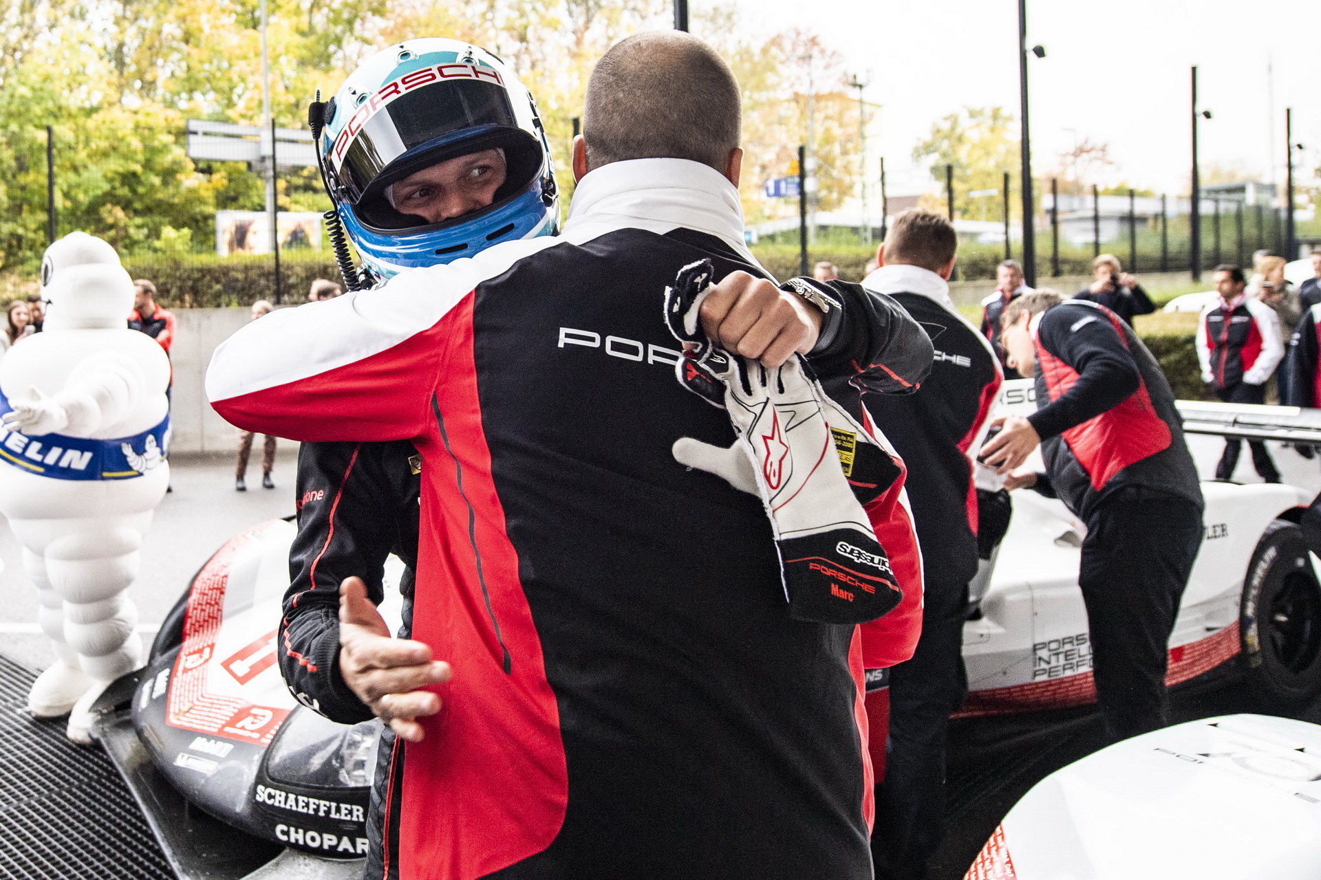 Porsche-919-Final-Drive-05 Le Mans-Winning 919 Hybrid Driven On Public Roads To Its Retirement At The Porsche Museum