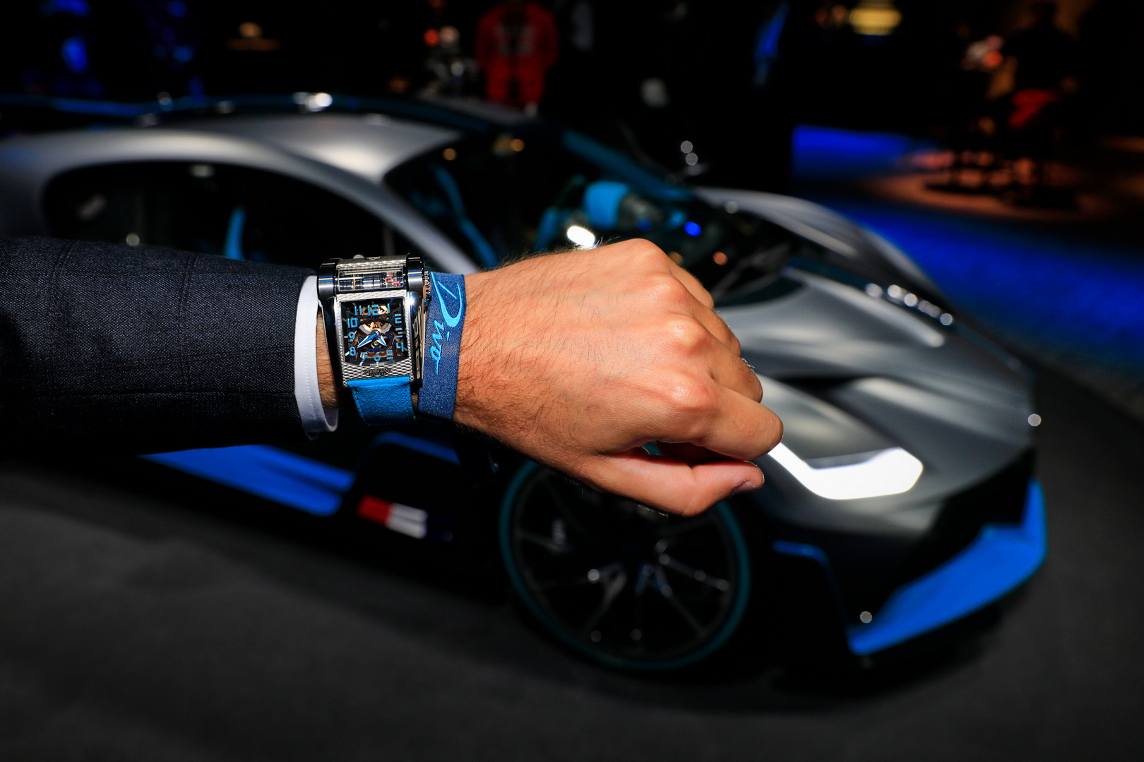 Bugatti Divo Bugatti Divo Looks Spectacular Under Any Light, Check It Out In 92 Images From Paris