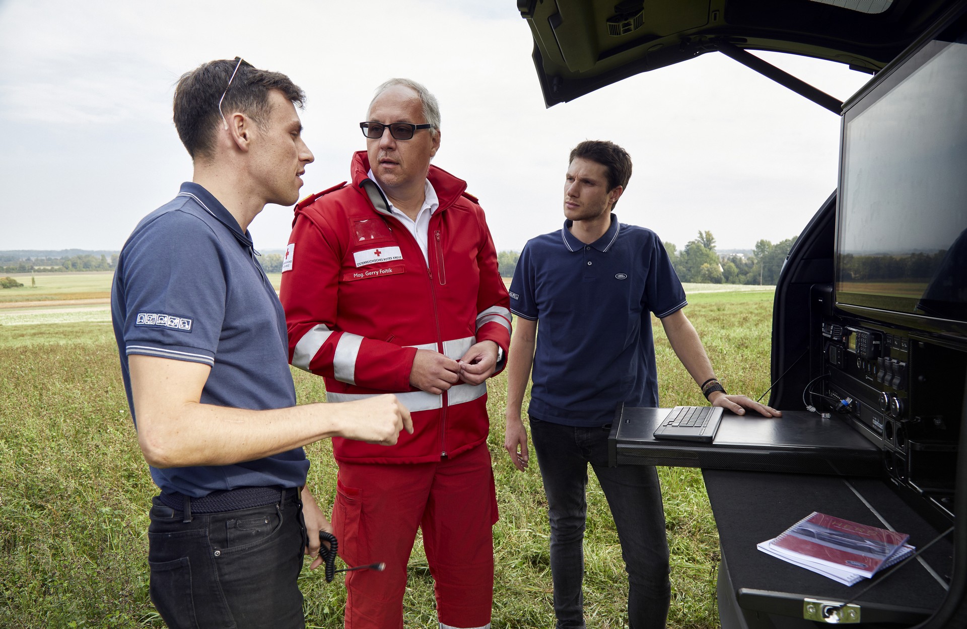 Land Rover Discovery Emergency Response Vehicle-8 Land Rover SVO Builds A One-Off Discovery Emergency Vehicle Complete With A Drone