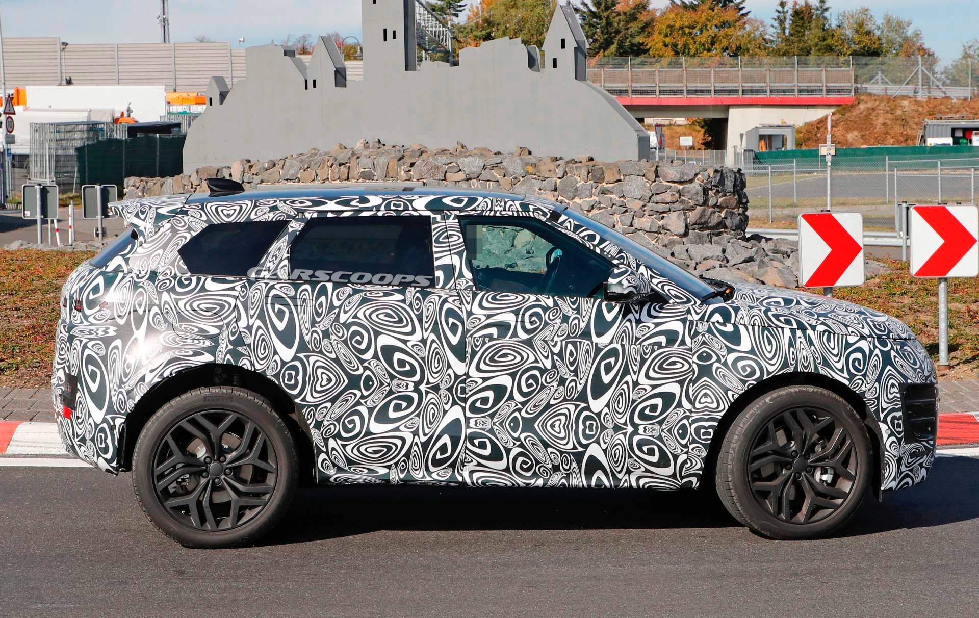 2019 Range Rover Evoque spy shots 8 2019 Range Rover Evoque Looks Like A Baby Velar Inside Too
