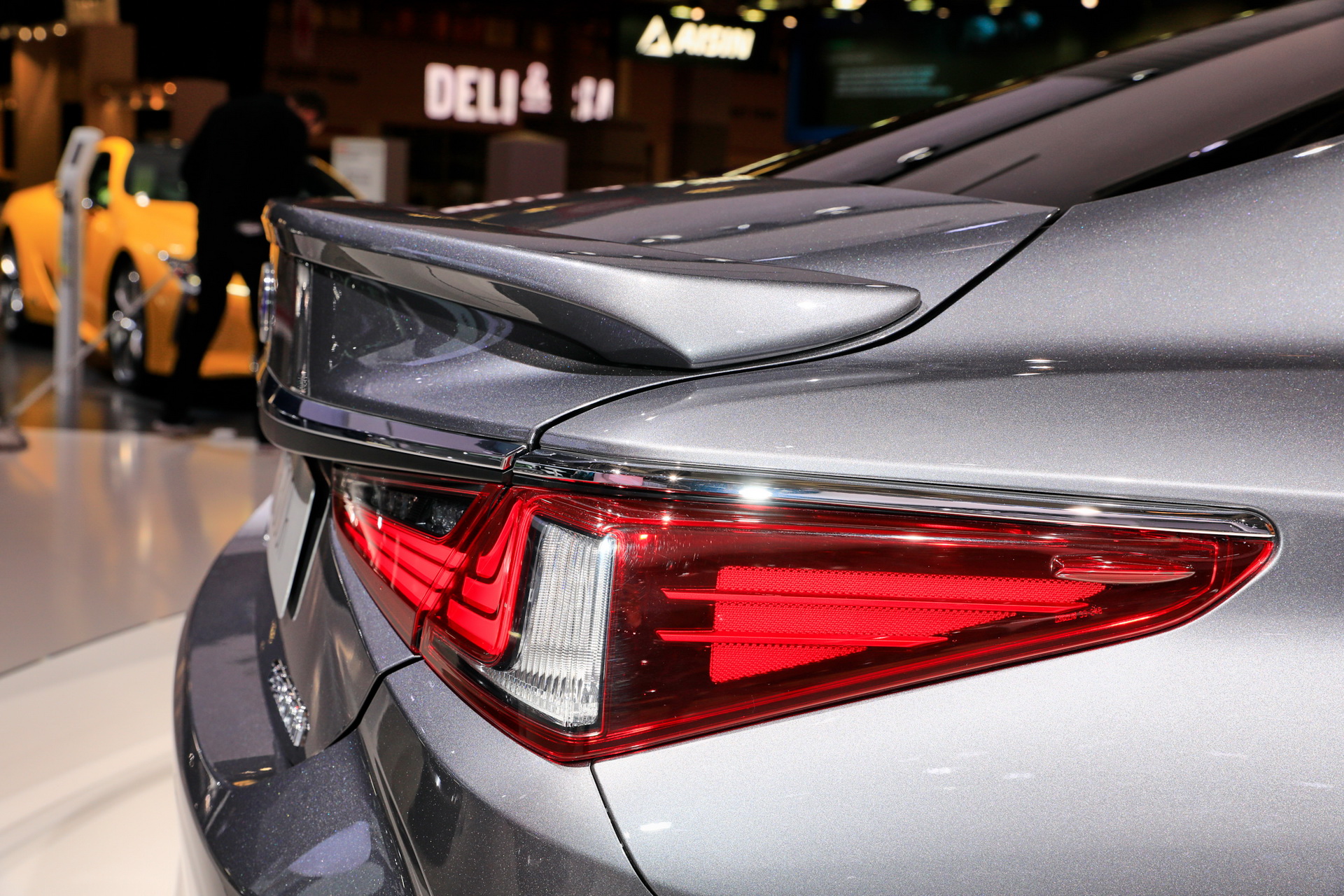 2019 lexus es 300h paris livepics 10 2019 Lexus ES 300h Looks To Make A Name For Itself In Europe As GS Replacement