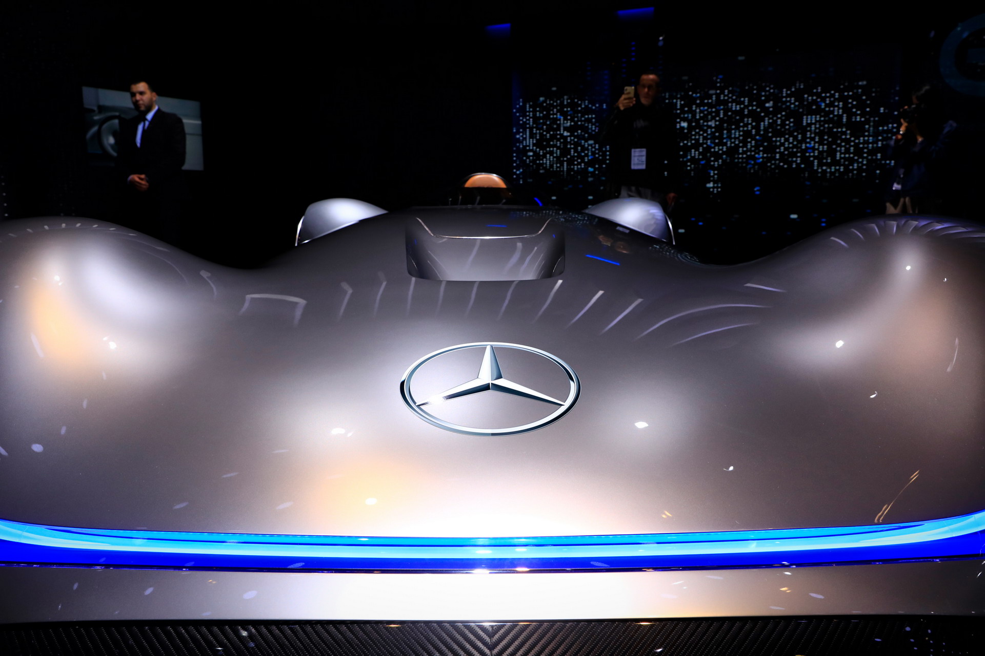 Mercedes B143 2018 Paris Auto Show Gallery: Mercedes-Benz