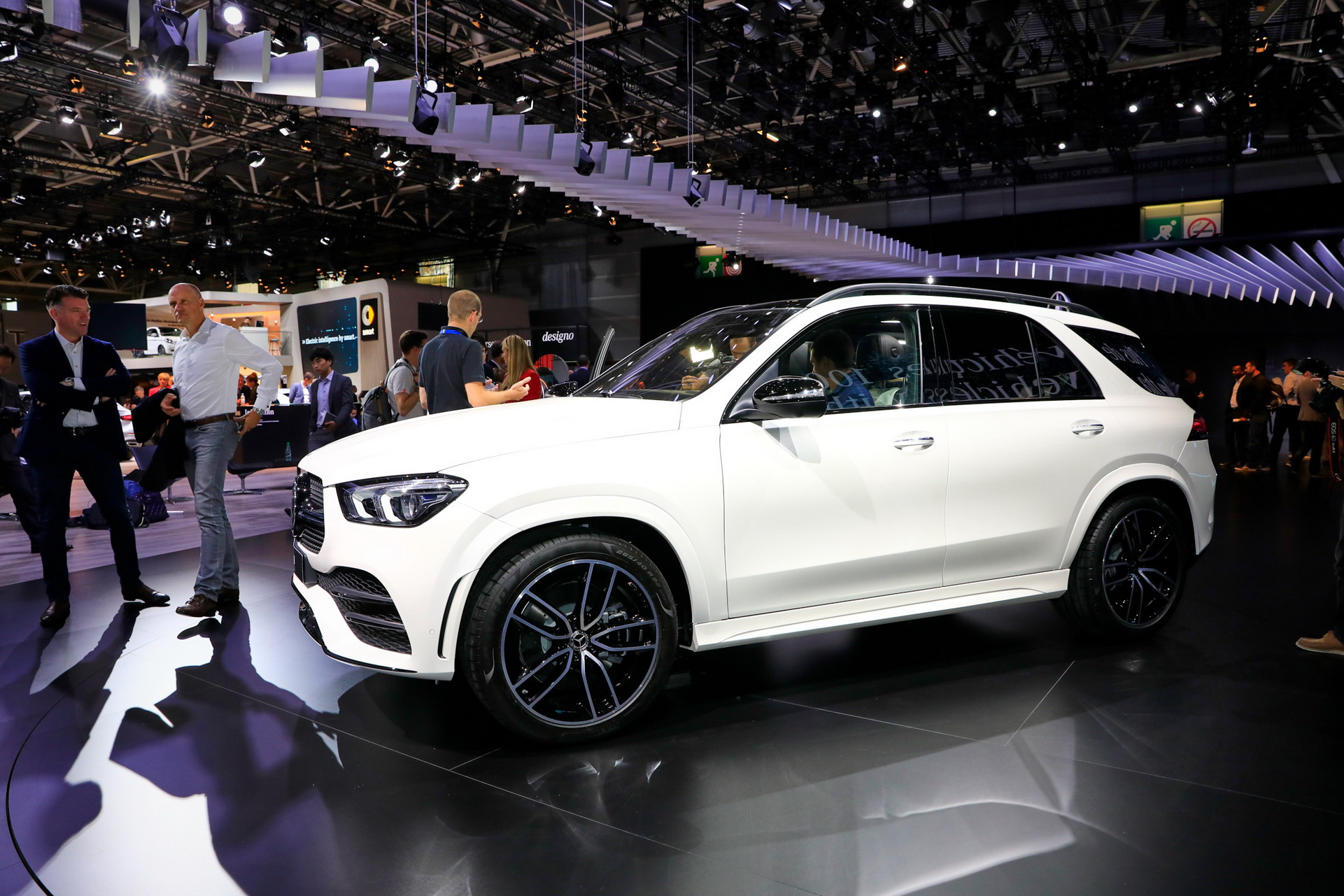 Mercedes B69 2018 Paris Auto Show Gallery: Mercedes-Benz