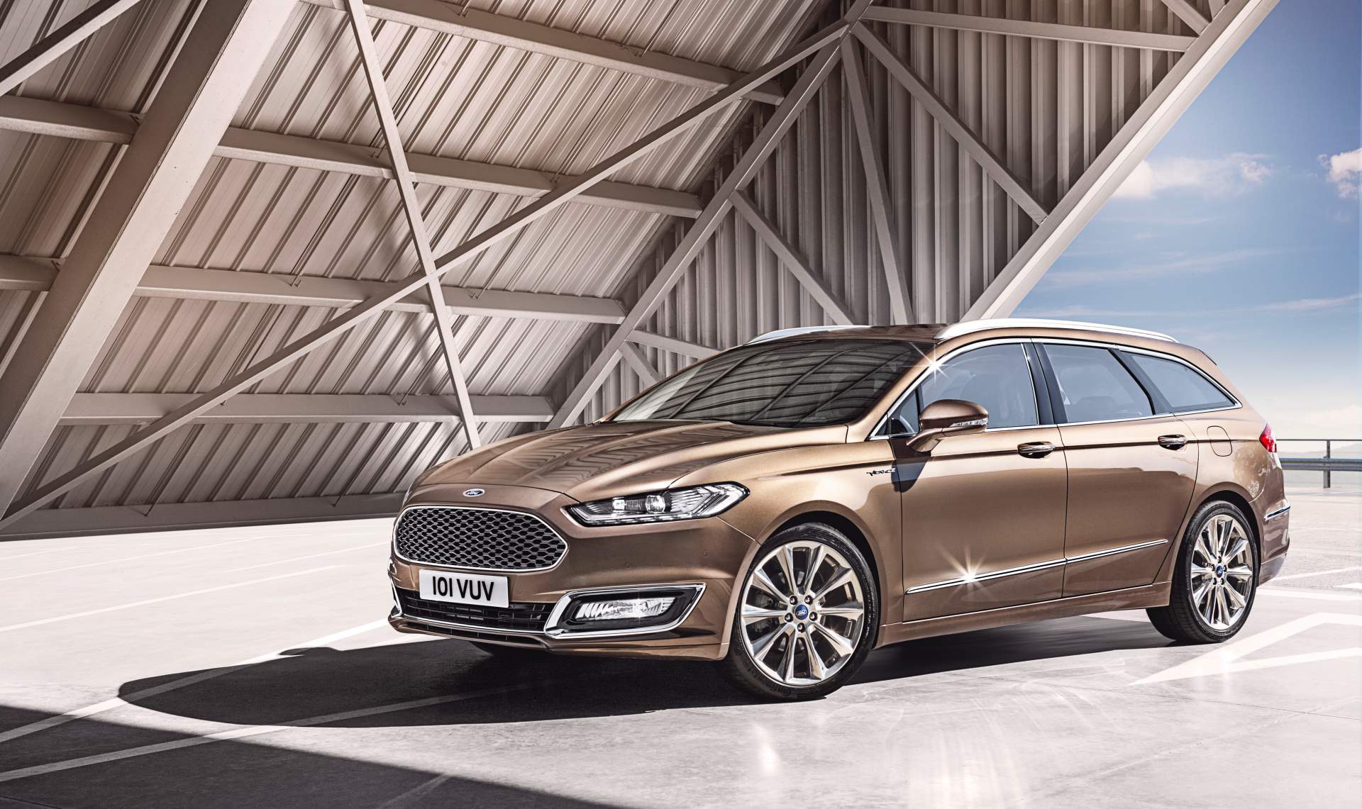 Uusi Ford Mondeo Vignale on laadukas, hienostunut ja varusteilta Updated Ford Mondeo Hybrid Family To Gain Wagon Version In 2019