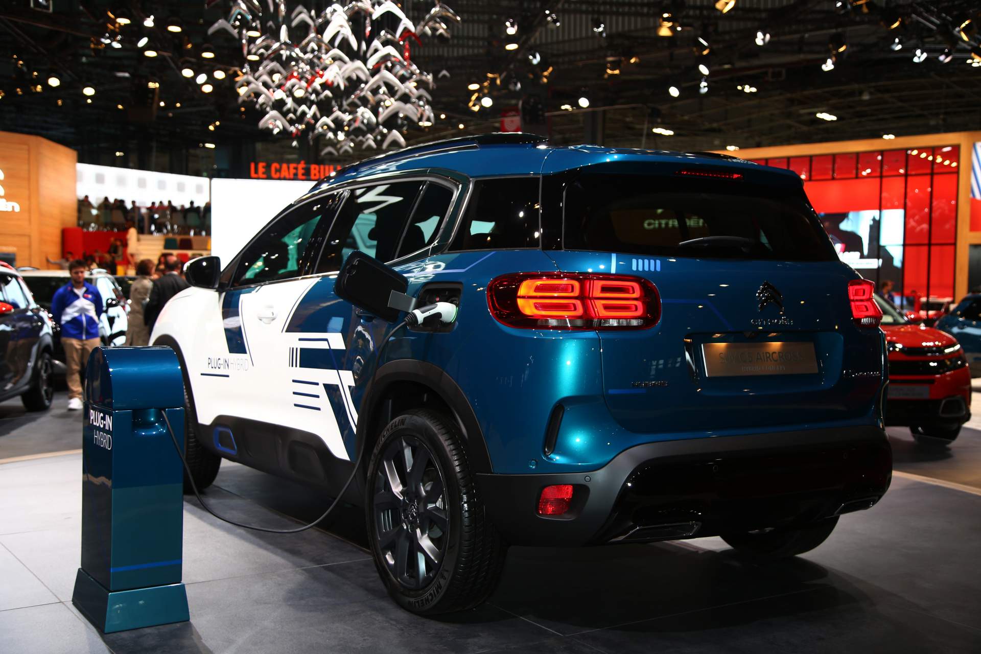 Citroen C5 Aircross SUV Hybrid Concept at Paris Auto Show 23 Citroën C5 Aircross SUV Hybrid Concept Previews Brand’s First PHEV