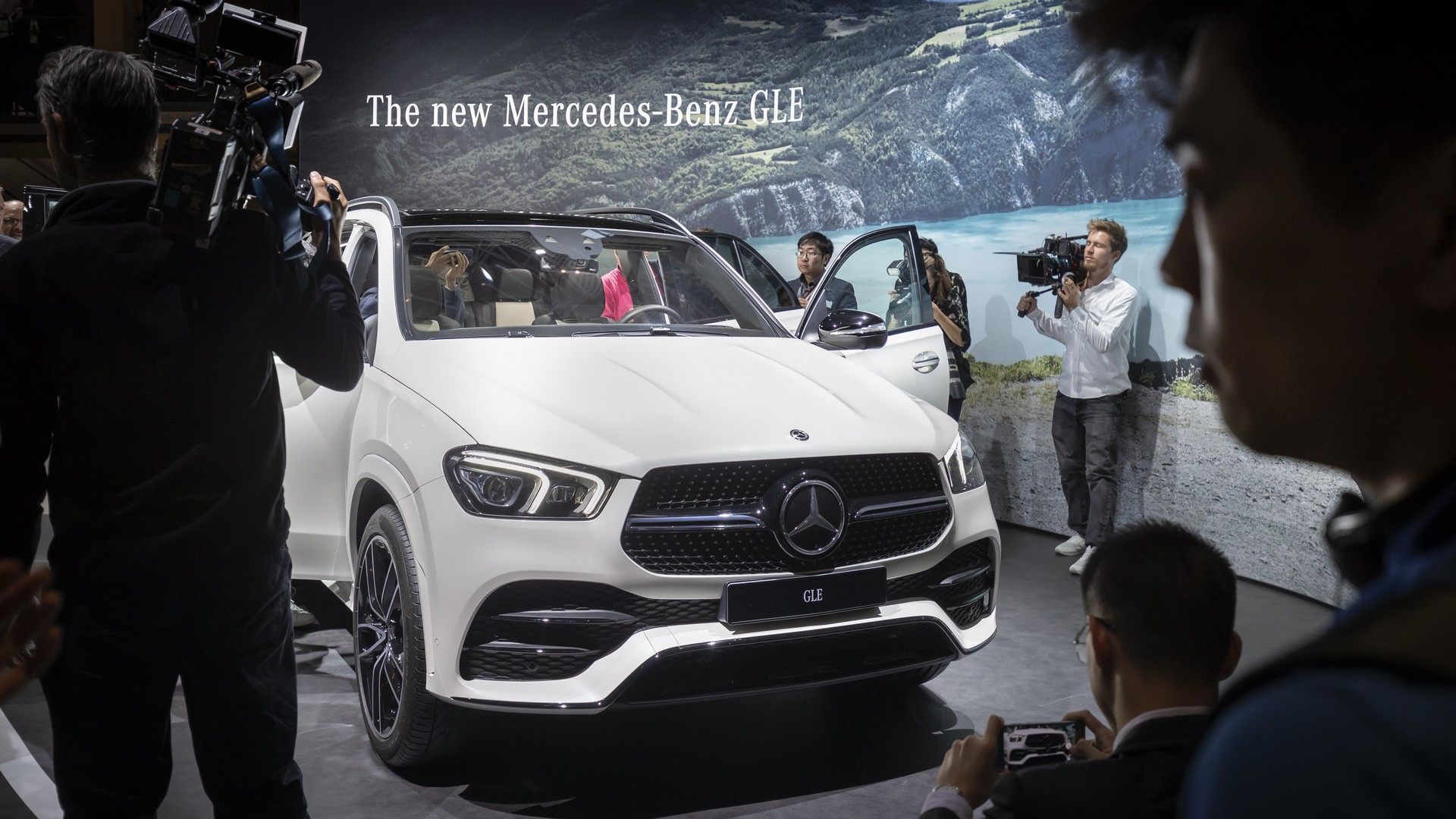 Mercedes-GLE-13 Mercedes A35, GLE, EQC And Smart Forease Concept Debut In Paris