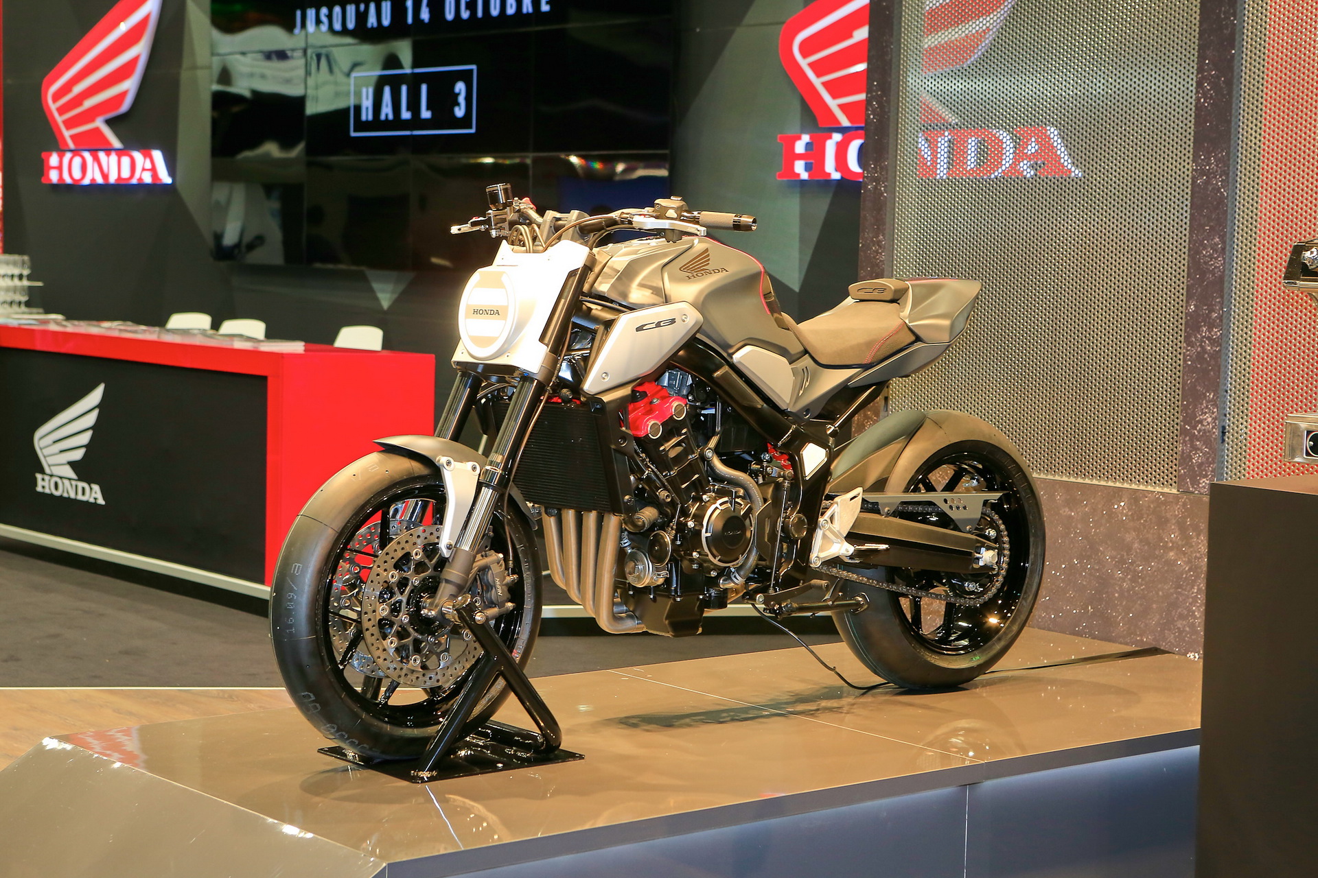 honda cafe racer concept paris livepics 2 Honda Brings All-New Neo Sport Cafe Racer Concept To Paris