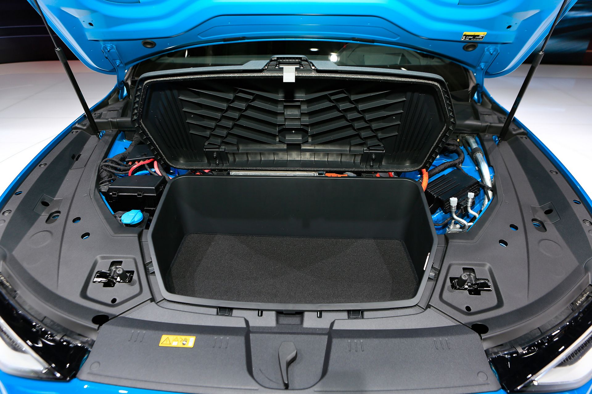 Audi-e-tron-SUV-Paris-3 Audi Shows Its E-Tron SUV Model X Hunter In French Capital