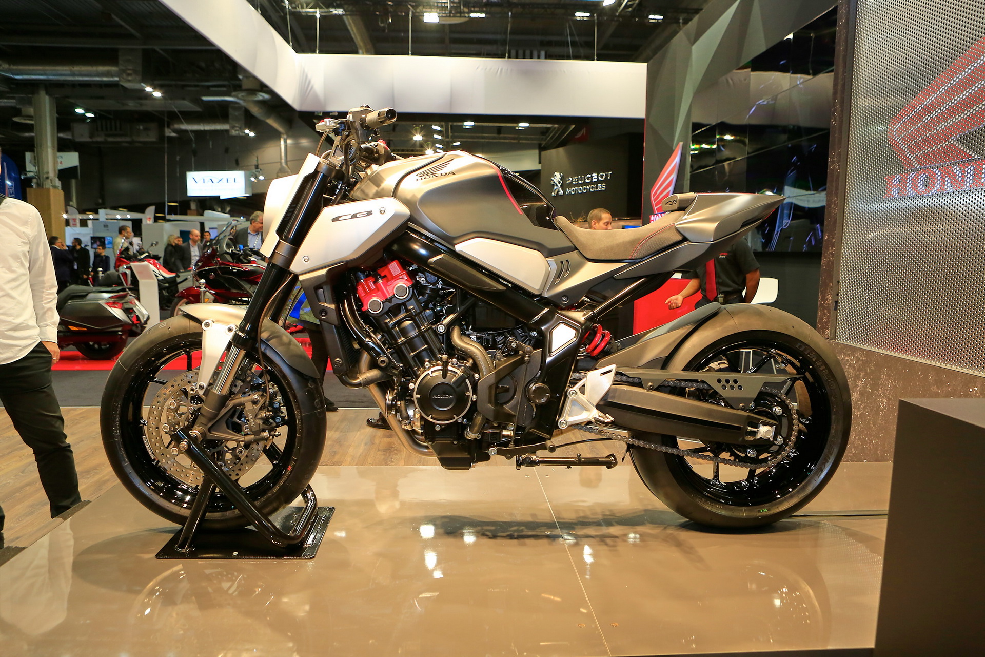 honda cafe racer concept paris livepics 3 Honda Brings All-New Neo Sport Cafe Racer Concept To Paris