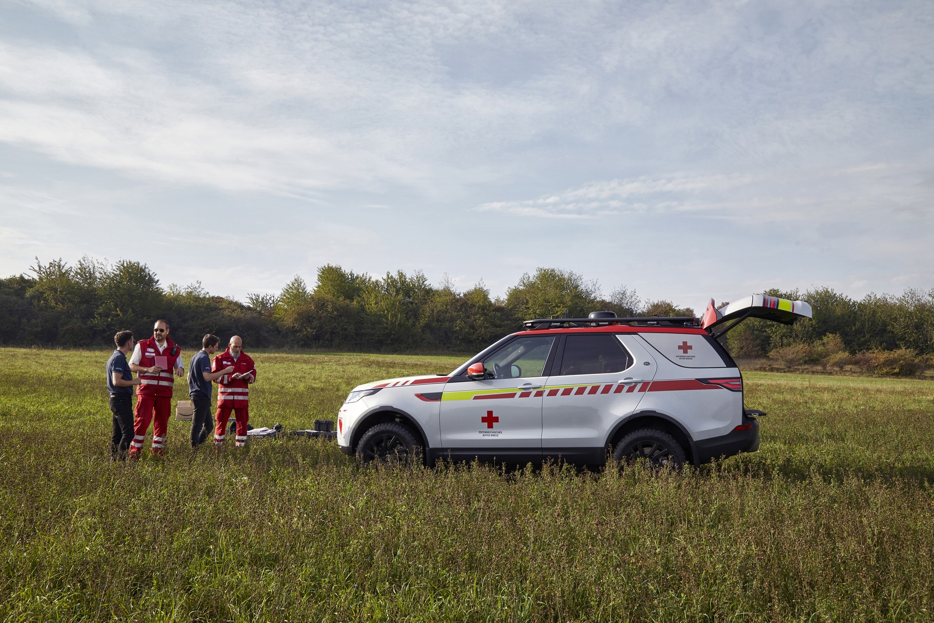 Land Rover Discovery Emergency Response Vehicle-4 Land Rover SVO Builds A One-Off Discovery Emergency Vehicle Complete With A Drone